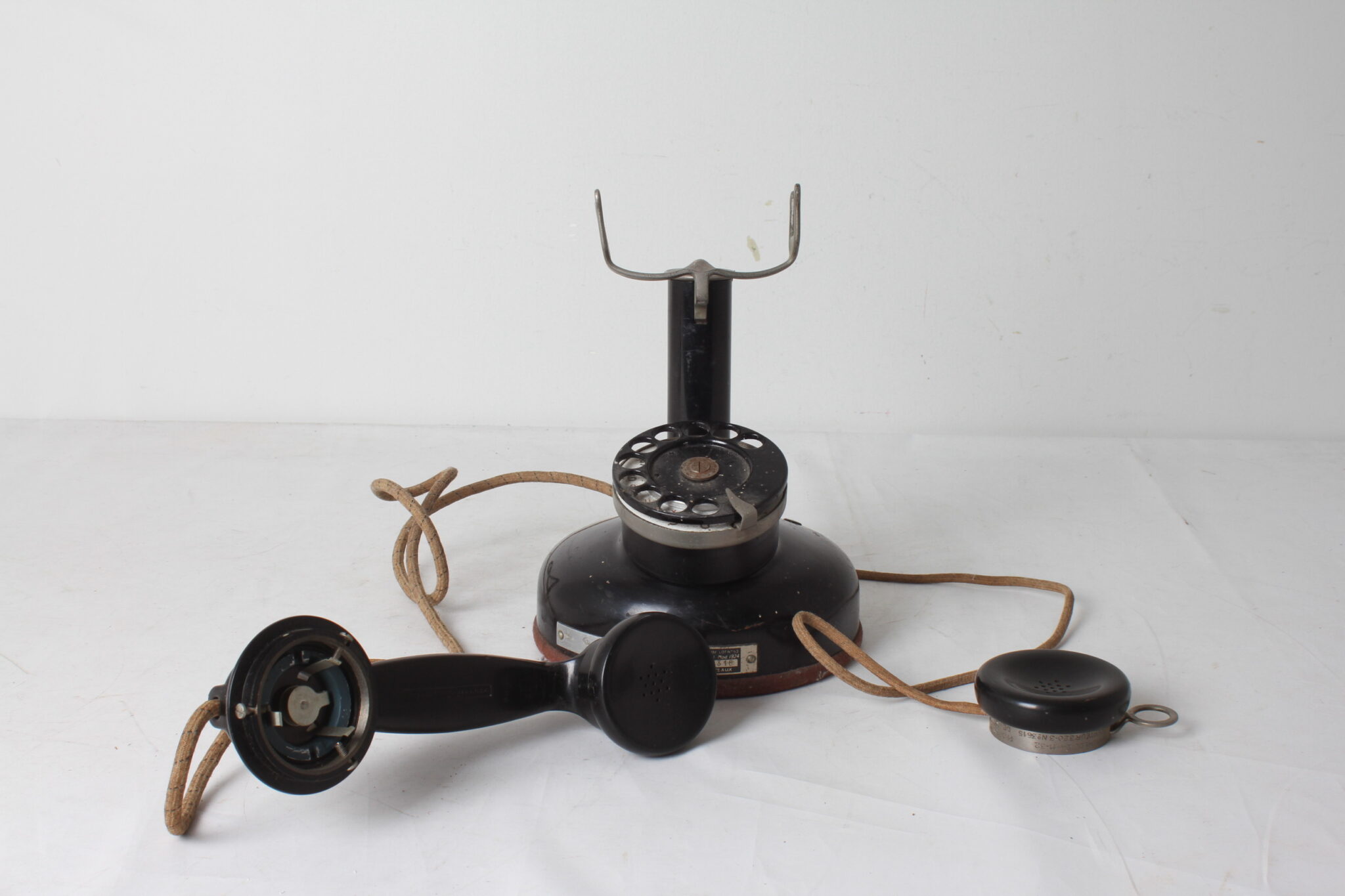 ancien-telephone-en-bakelite-cadran-rotatif-bci-modele-1927-objets-deco-brocante-occasion-emmaus-scherwiller-etikette (3)