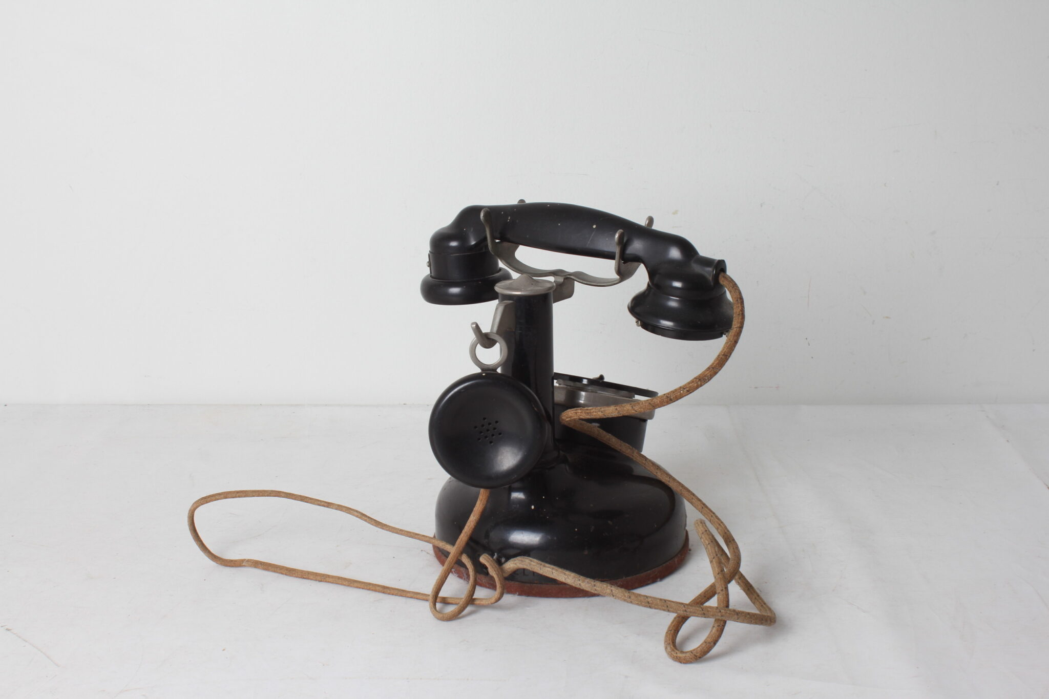 ancien-telephone-en-bakelite-cadran-rotatif-bci-modele-1927-objets-deco-brocante-occasion-emmaus-scherwiller-etikette (4)