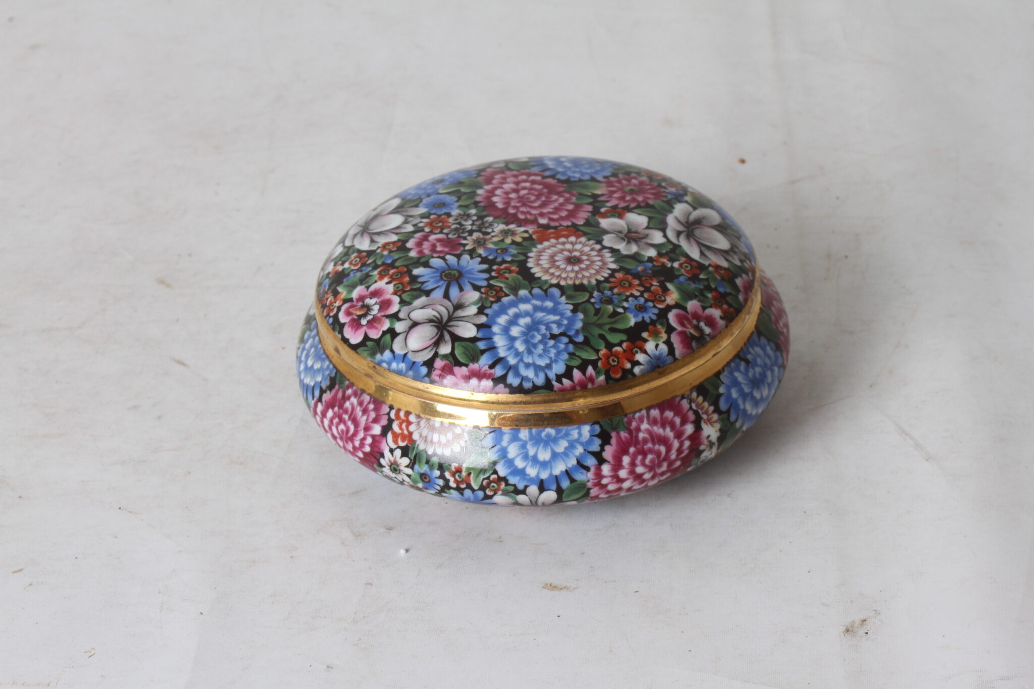 ancienne-boite-a-bijoux-en-porcelaine-de-limoges-decor-floral-objets-deco-brocante-occasion-emmaus-scherwiller-etikette (2)