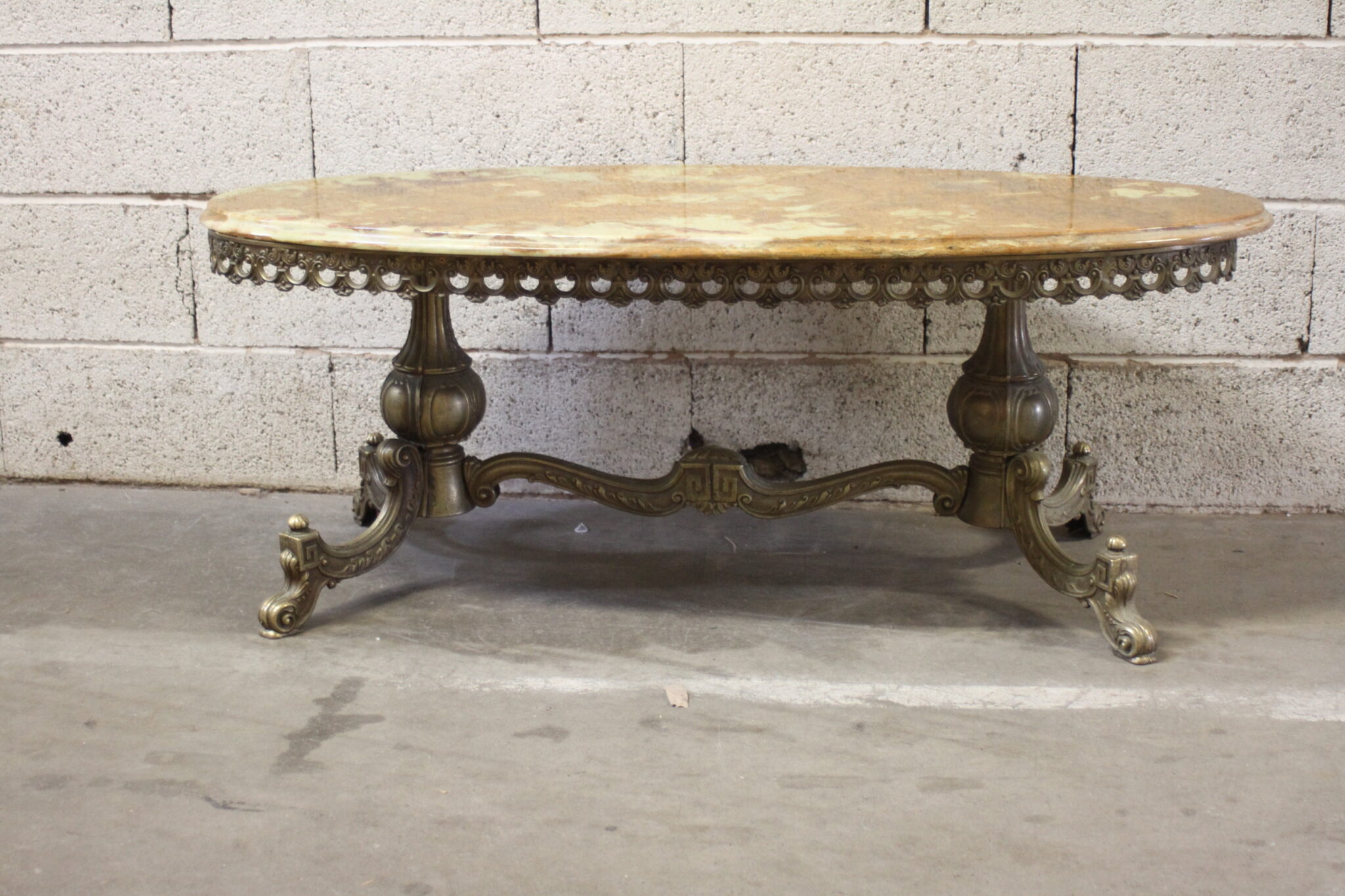 Ancienne table en laiton et onyx – Image 3