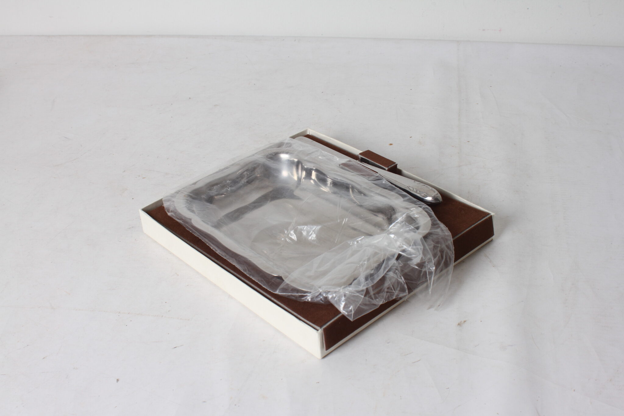 beurrier-et-son-couteau-inox-de-la-tour-vintage-art-de-la-table-brocante-occasion-emmaus-scherwiller-etikette (3)