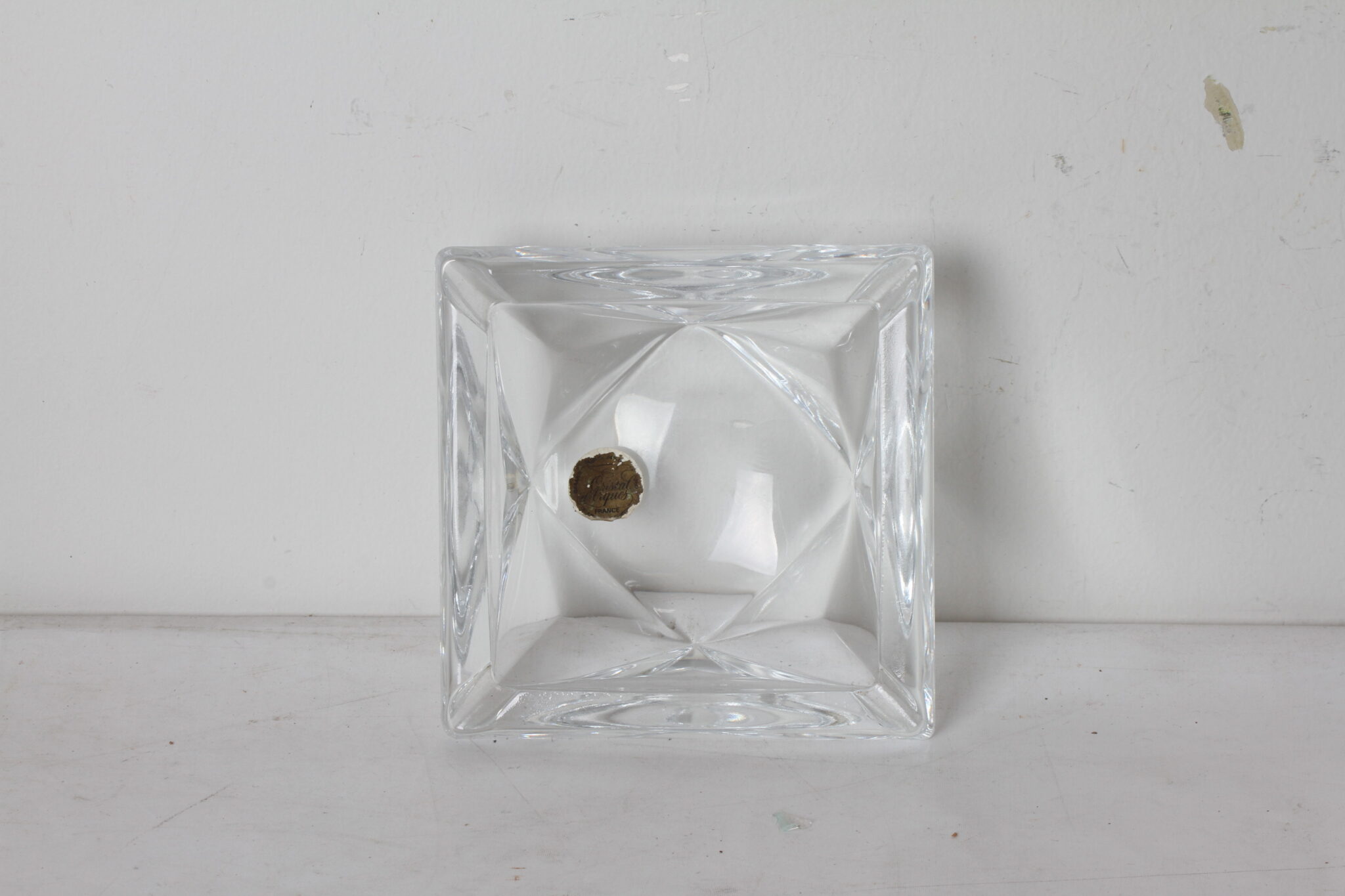 cendrier-en-cristal-d'arques-design-geometrique-a-parois-epaisses-objets-deco-brocante-occasion-emmaus-scherwiller-etikette (4)