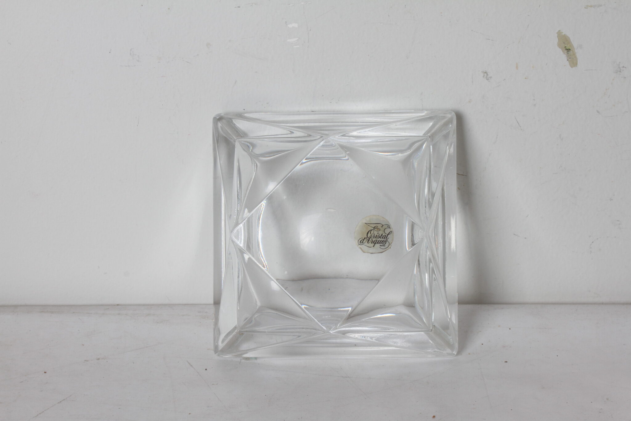 cendrier-en-cristal-d'arques-design-geometrique-a-parois-epaisses-objets-deco-brocante-occasion-emmaus-scherwiller-etikette (5)