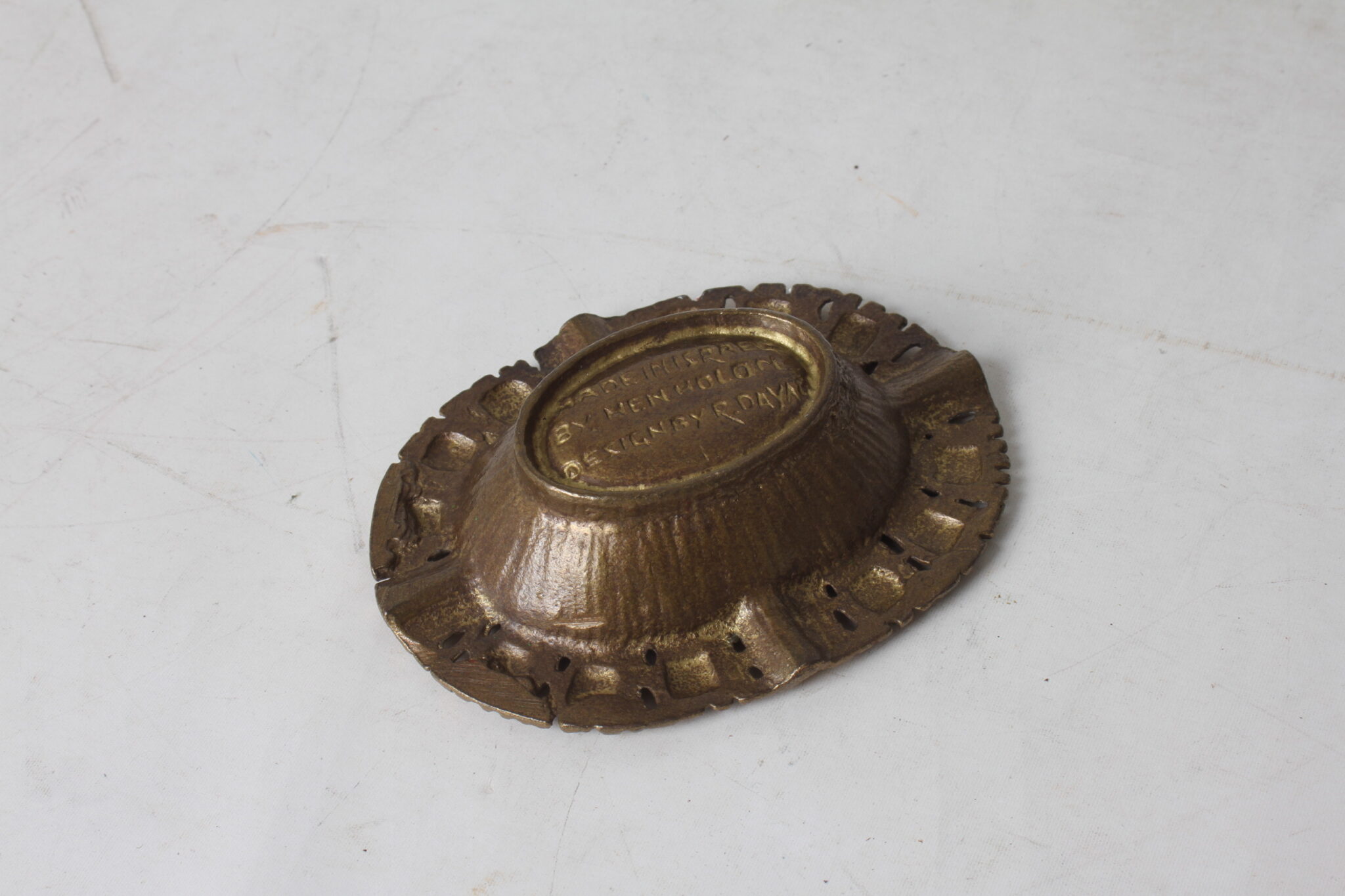 Cendrier vintage en laiton doré – Image 4