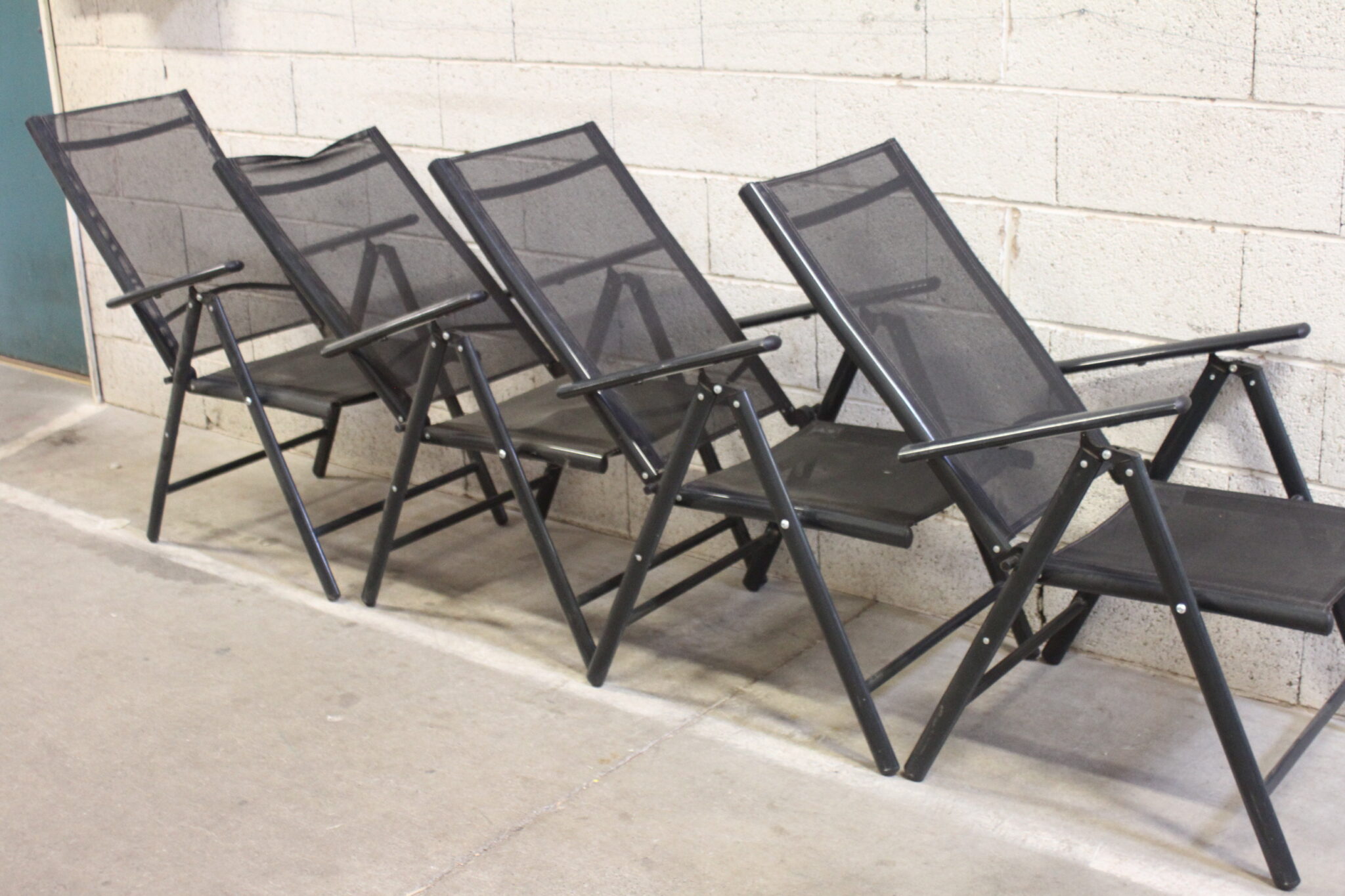 chaises-pliantes-de-jardin-alu-anthracite-casaria-mobilier-exterieur-brocante-occasion-emmaus-scherwiller-etikette (5)
