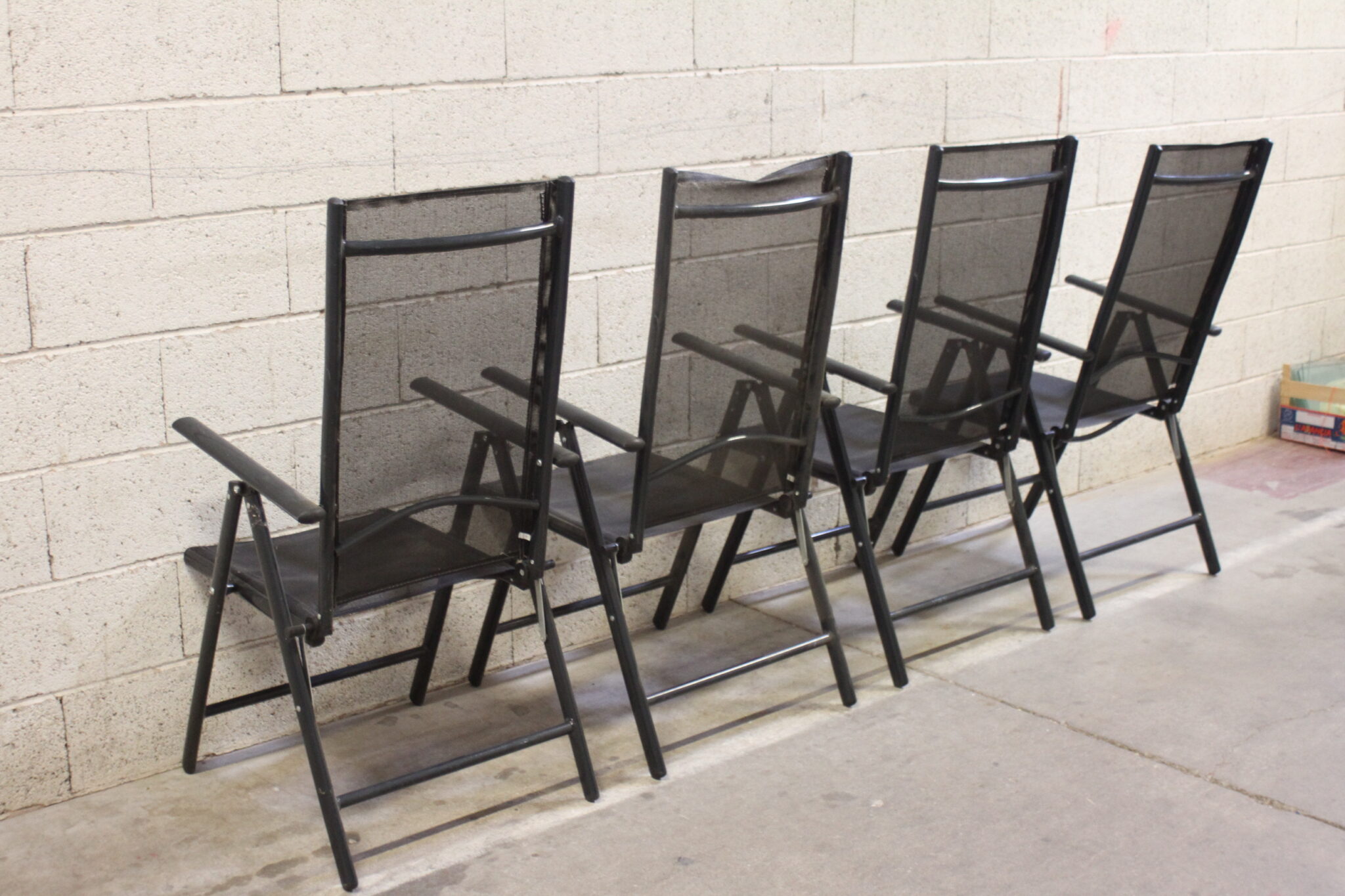 chaises-pliantes-de-jardin-alu-anthracite-casaria-mobilier-exterieur-brocante-occasion-emmaus-scherwiller-etikette (6)
