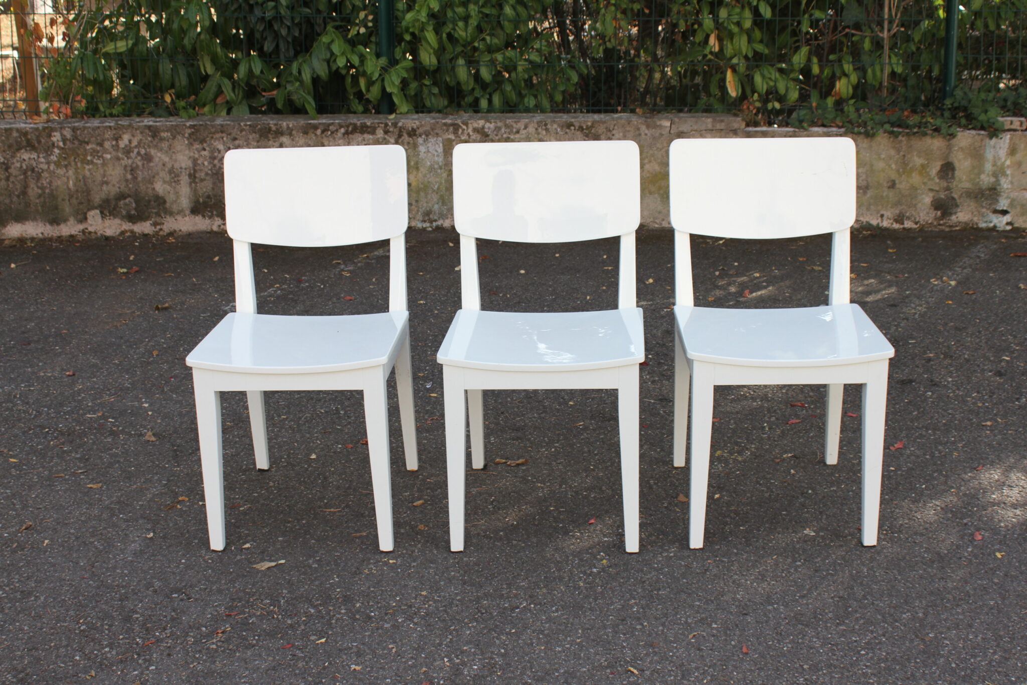 Chaises design finition laquée blanc – Image 2