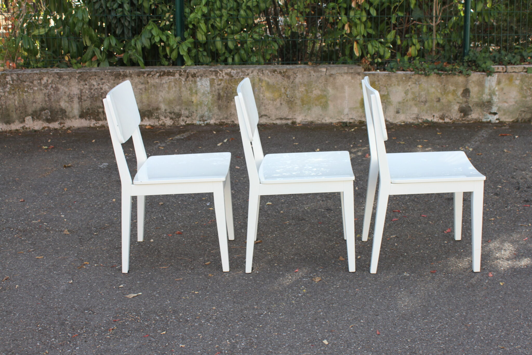 Chaises design finition laquée blanc – Image 3