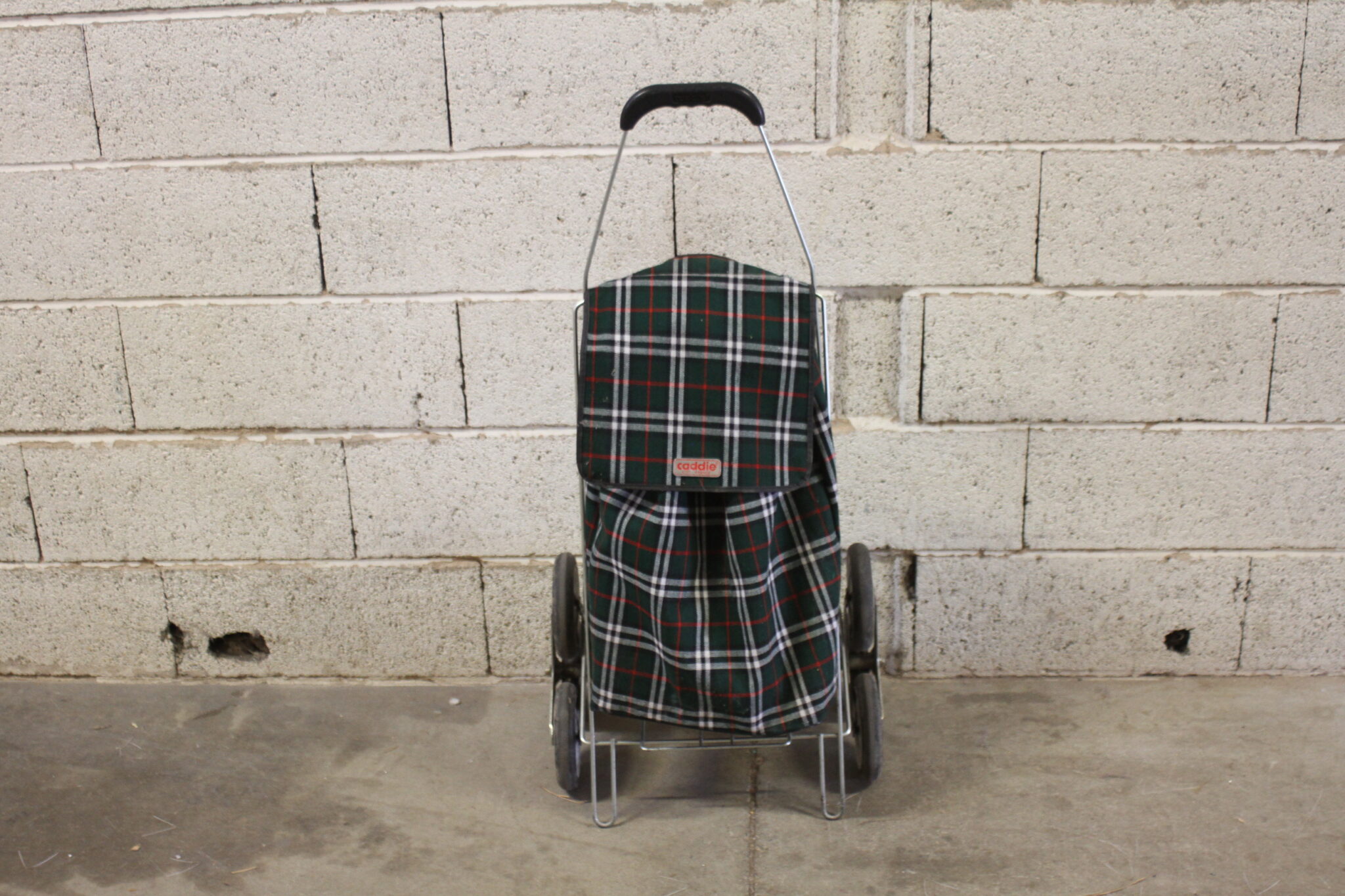 chariot-de-courses-vintage-caddie-motif-ecossais-carreaux-vert-occasion-brocante-emmaus-scherwiller-etikette (3)