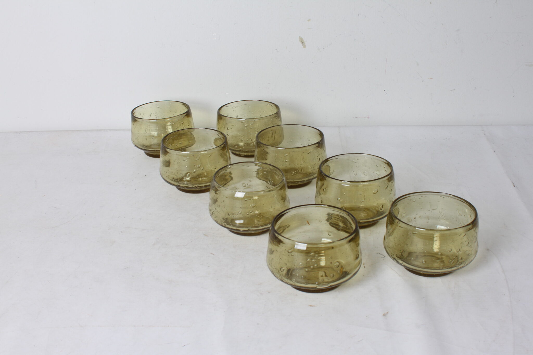 coupelles-en-verre-bulle-couleur-ambre-style-verre-de-biot-art-de-la-table-brocante-occasion-emmaus-scherwiller-etikette (2)