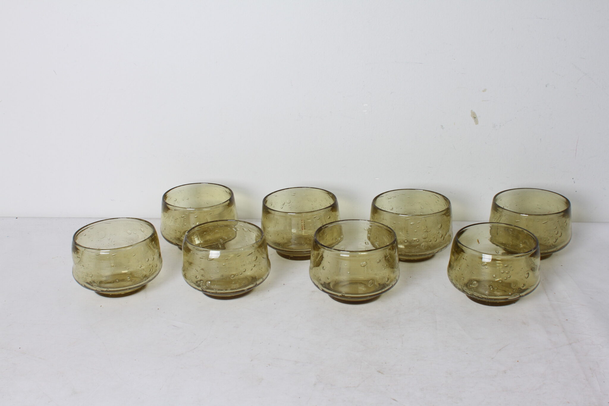 coupelles-en-verre-bulle-couleur-ambre-style-verre-de-biot-art-de-la-table-brocante-occasion-emmaus-scherwiller-etikette (3)
