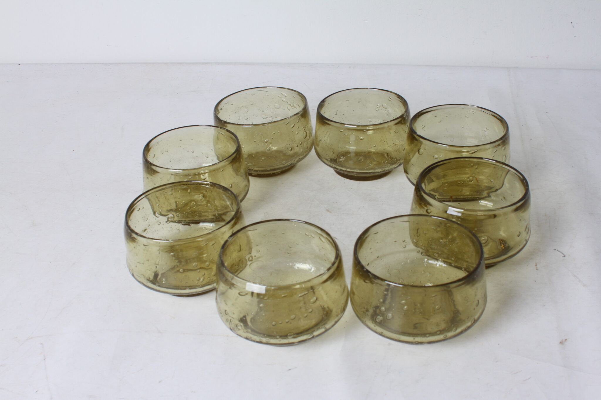 coupelles-en-verre-bulle-couleur-ambre-style-verre-de-biot-art-de-la-table-brocante-occasion-emmaus-scherwiller-etikette (4)