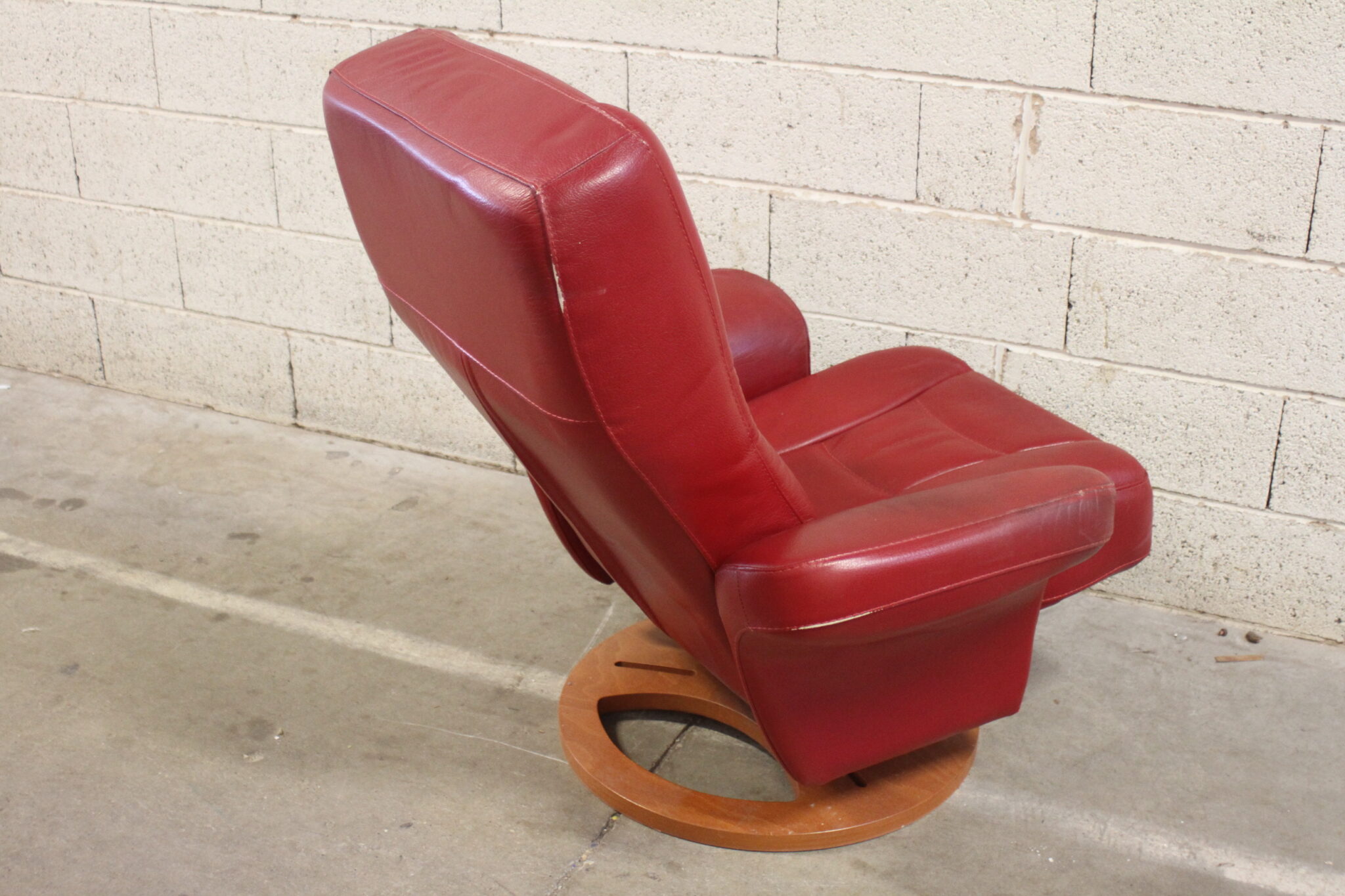 Fauteuil relax en cuir rouge – Image 3