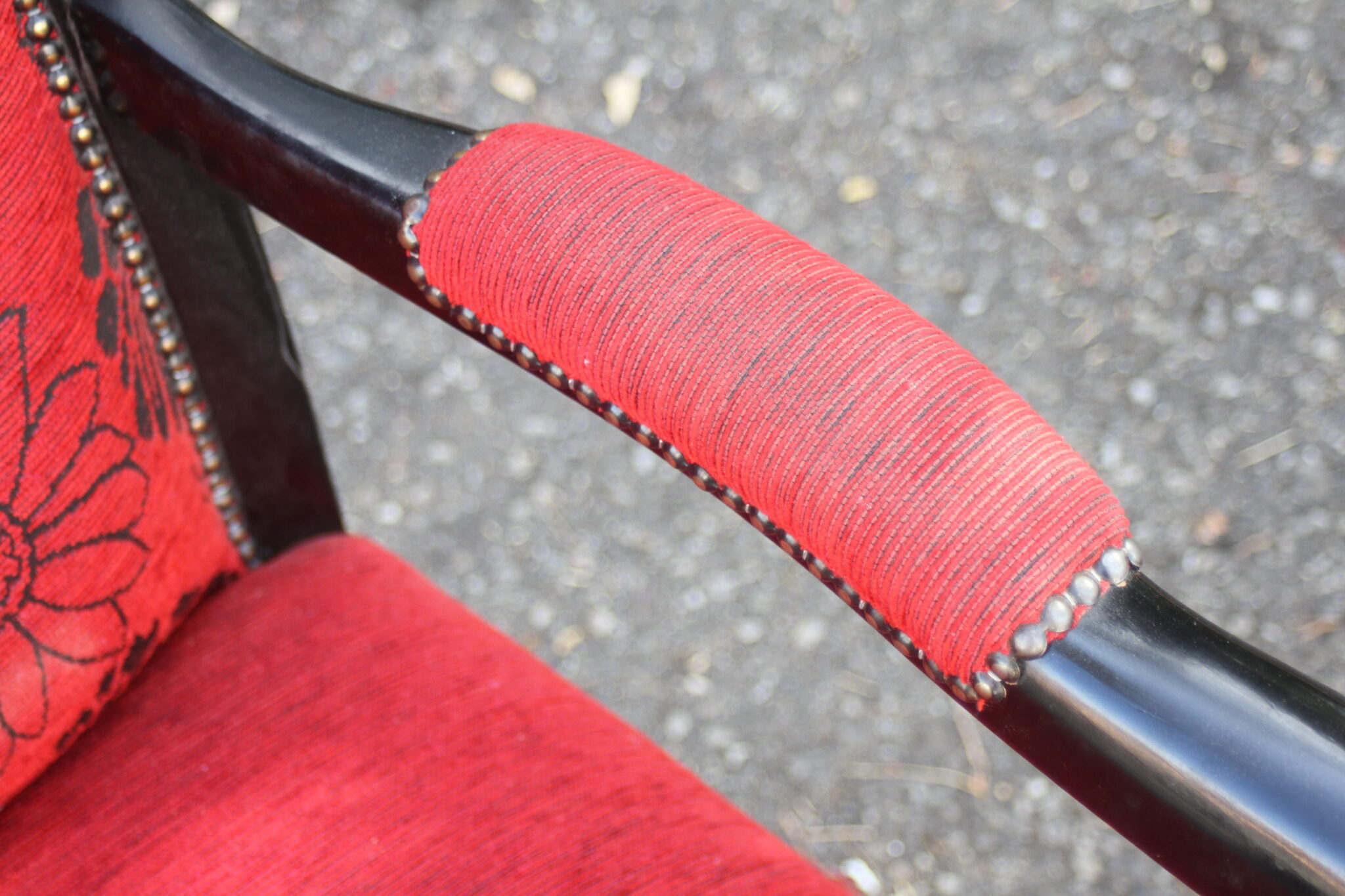 Fauteuil voltaire rouge et noir – Image 6