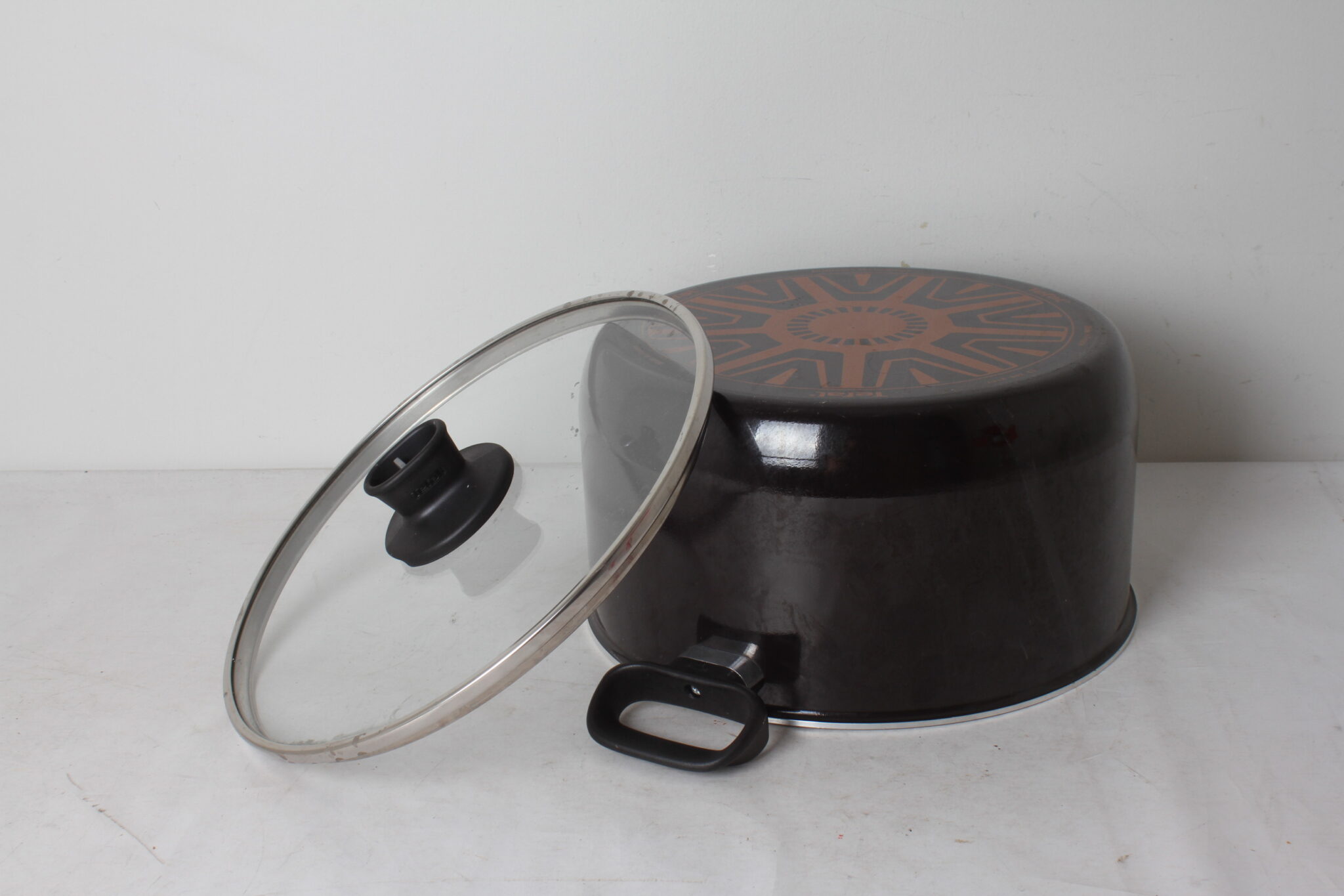 grande-marmite-faitout-tefal-aluminium-noir-art-de-la-table-occasion-emmaus-scherwiller-etikette (1)