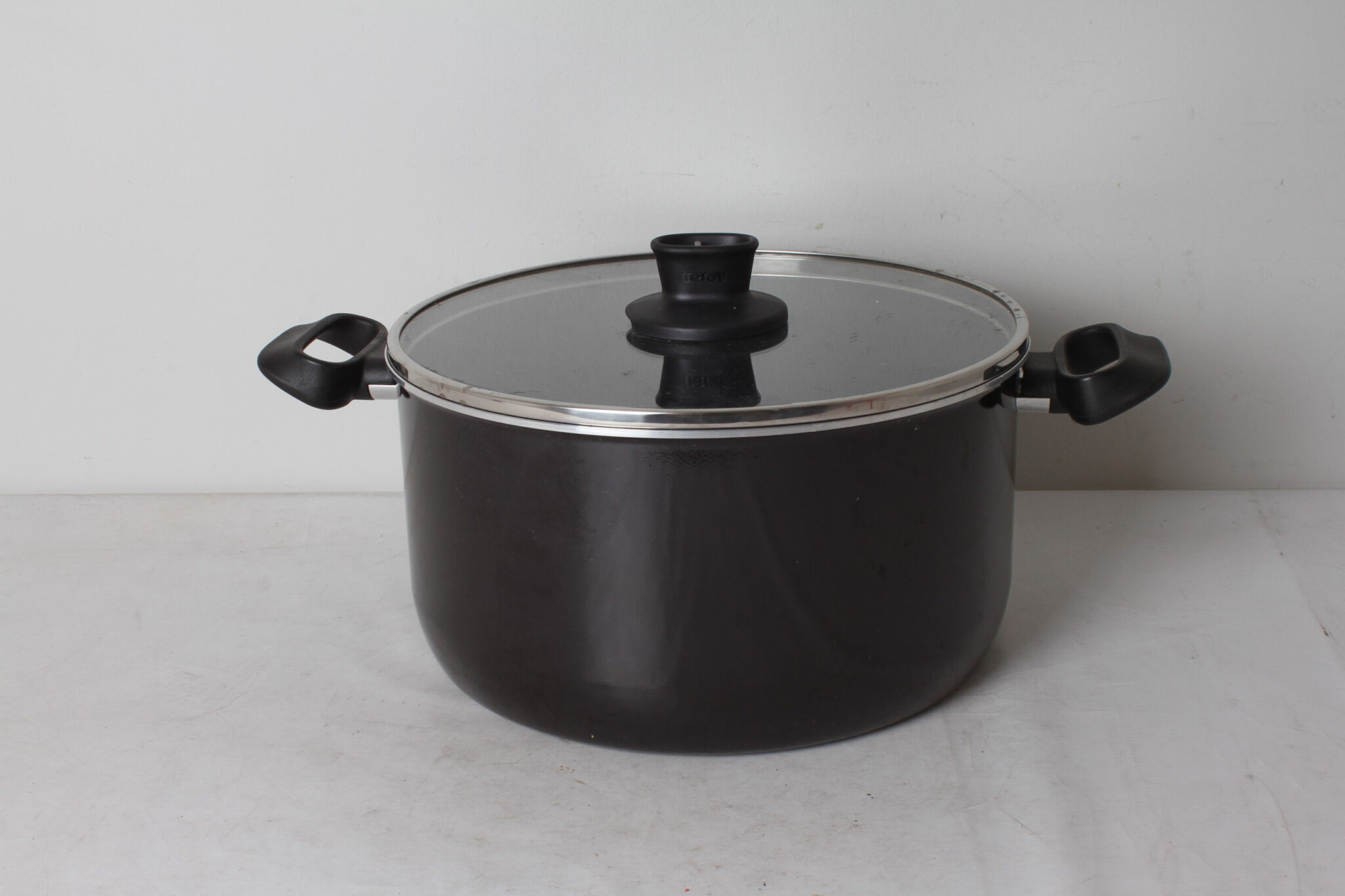 grande-marmite-faitout-tefal-aluminium-noir-art-de-la-table-occasion-emmaus-scherwiller-etikette (3)