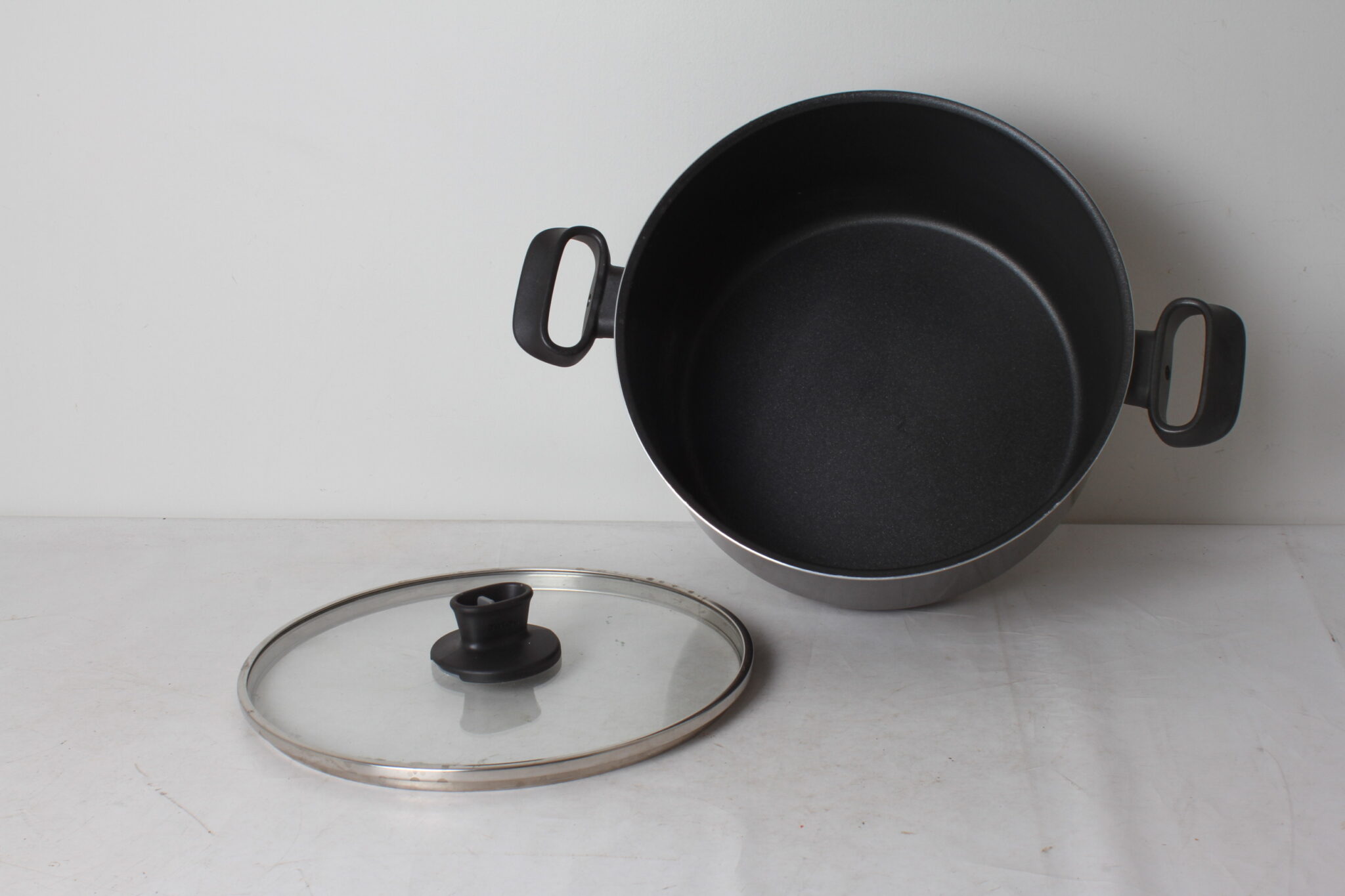 grande-marmite-faitout-tefal-aluminium-noir-art-de-la-table-occasion-emmaus-scherwiller-etikette (4)