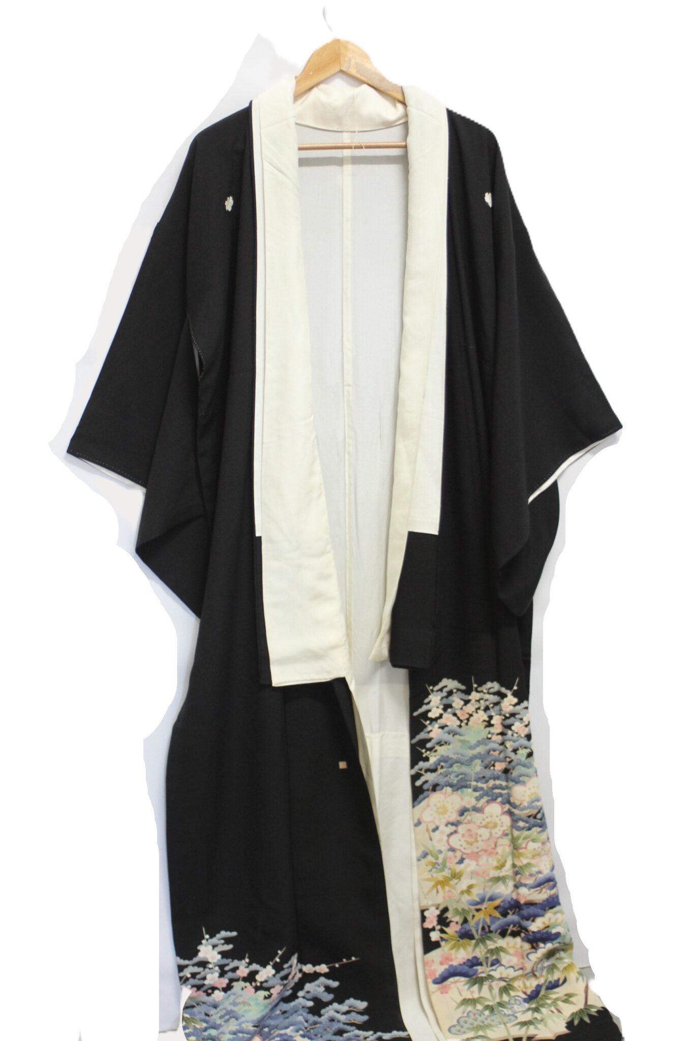 Kimono traditionnel type kuro-tomesode