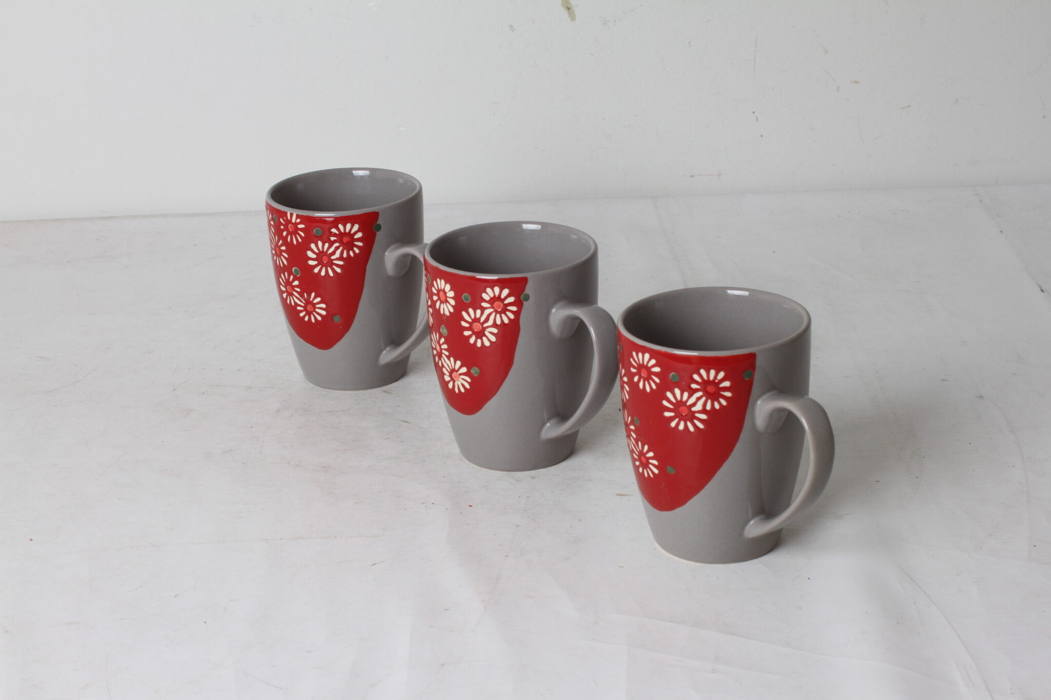 mugs-en-ceramique-grise-decor-floral-art-de-la-table-occasion-emmaus-scherwiller-etikette (2)