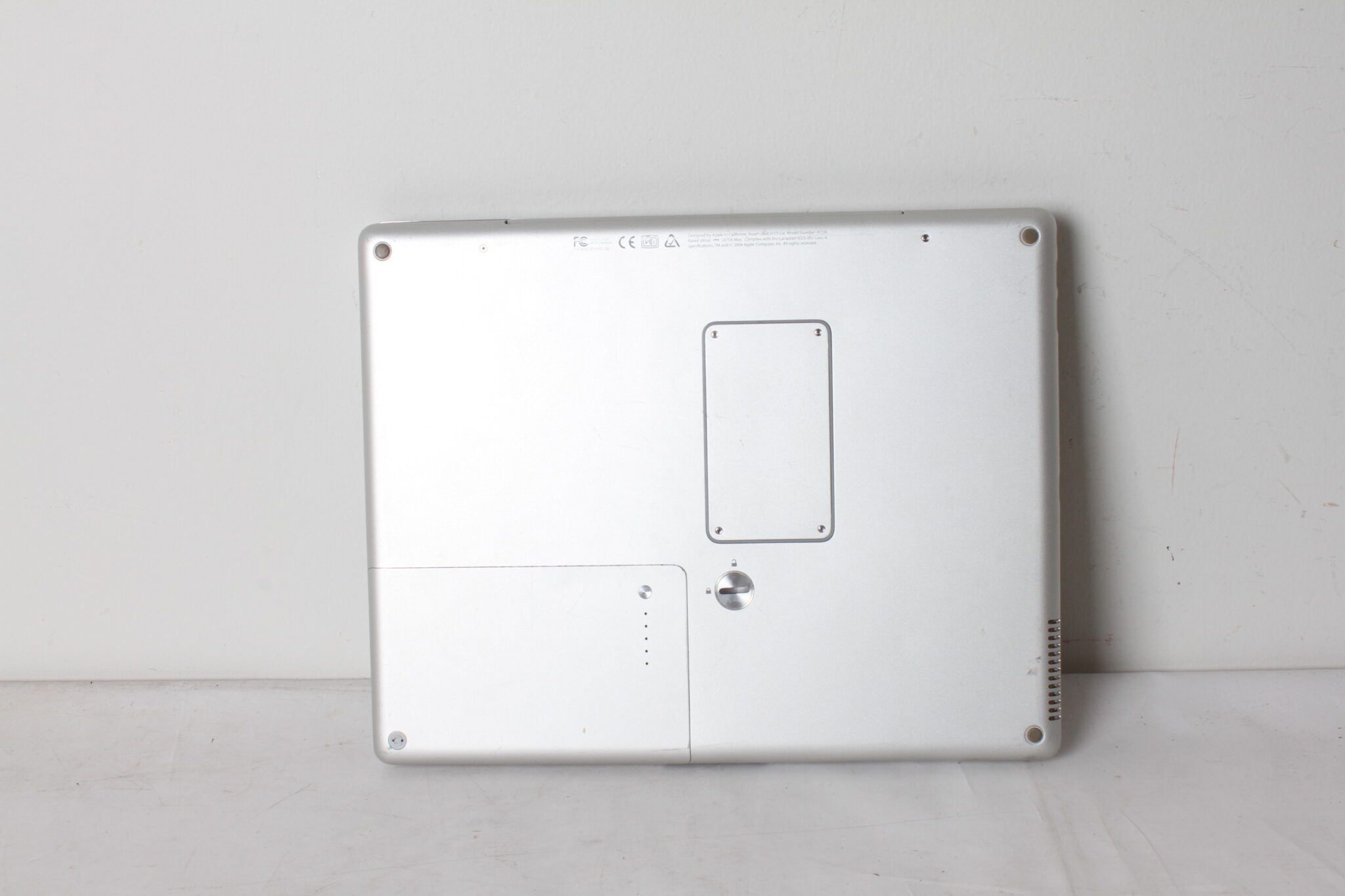 ordinateur-portable-vintage-apple-power-book-multimedia-occasion-brocante-emmaus-scherwiller-etikette (5)