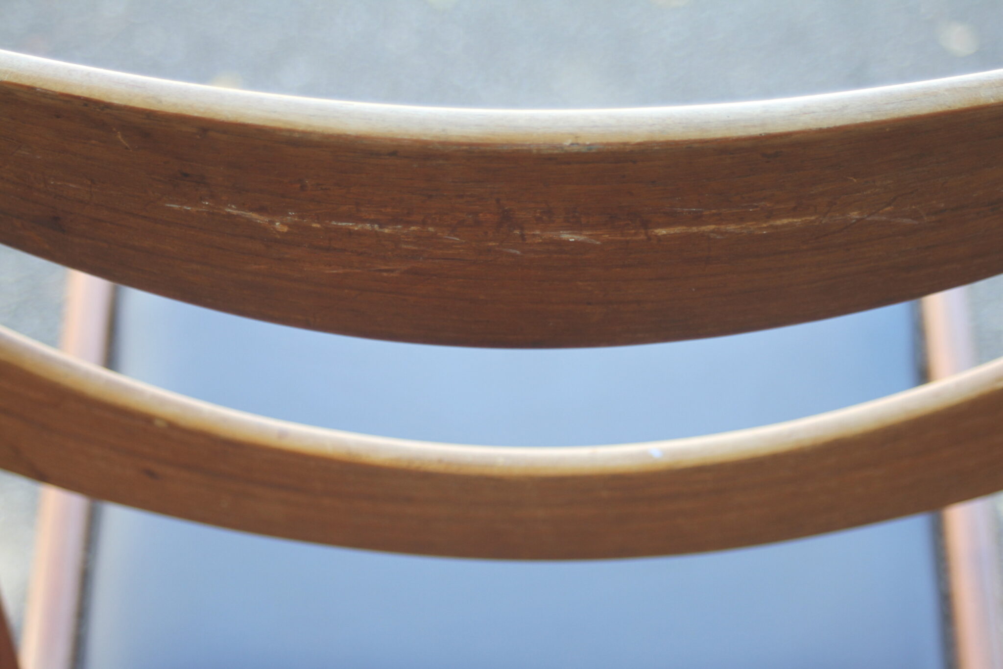 paire-chaises-vintage-design-scandinave-bois-skai-noir-mobilier-brocante-occasion-emmaus-scherwiller-etikette (1)