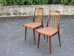 Chaises vintage en bois et skaï