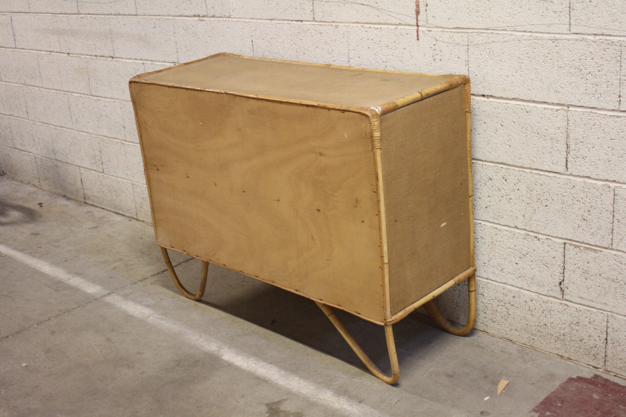 Petit buffet vintage en rotin – Image 6