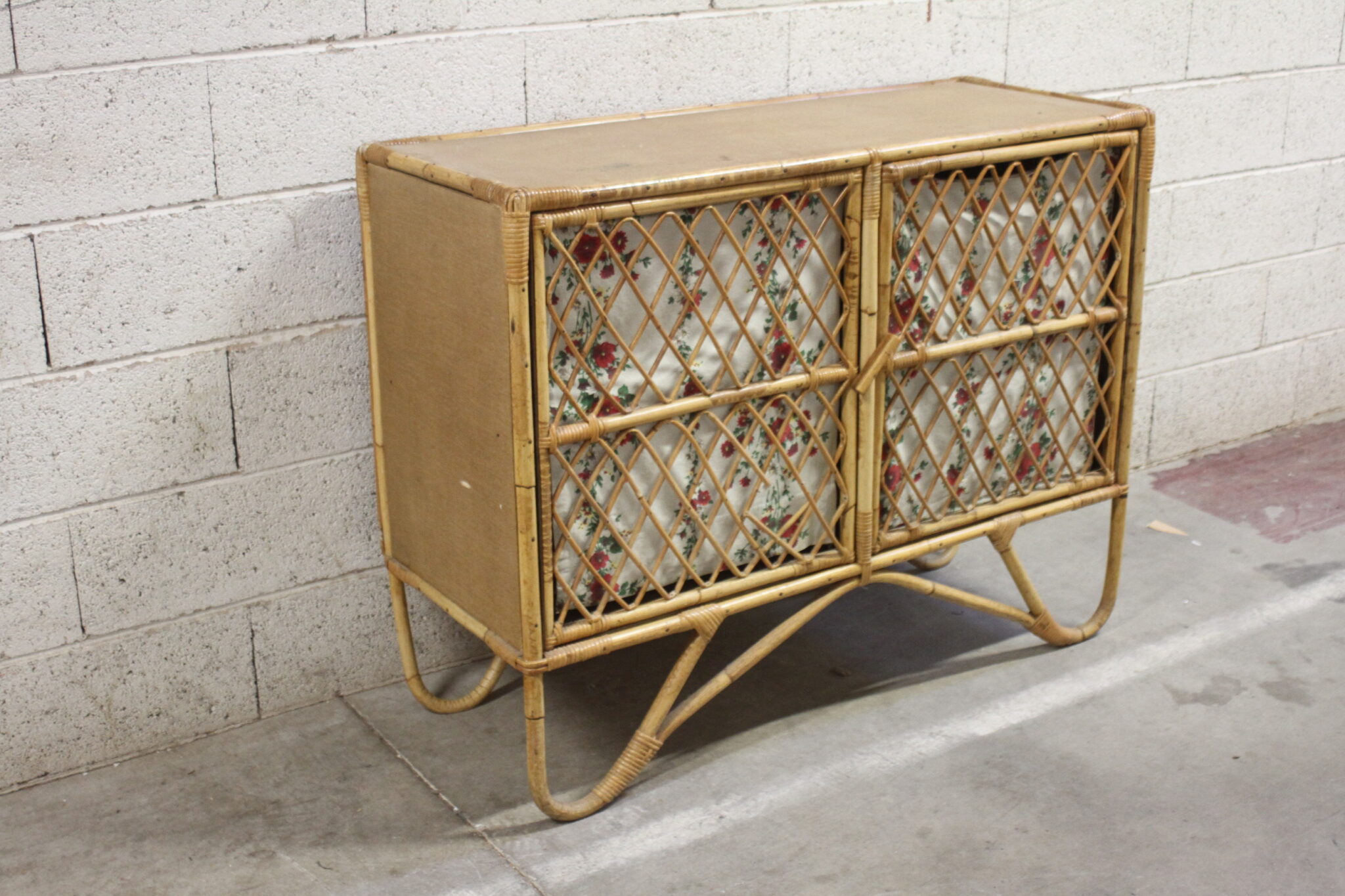 Petit buffet vintage en rotin – Image 2
