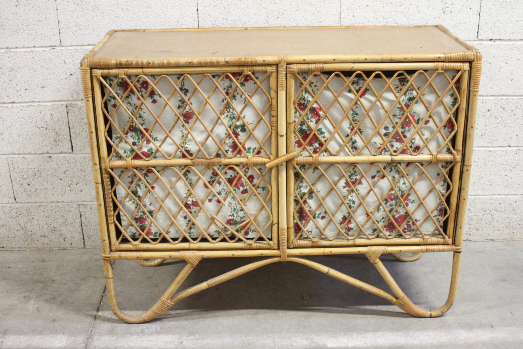 Petit buffet vintage en rotin – Image 3