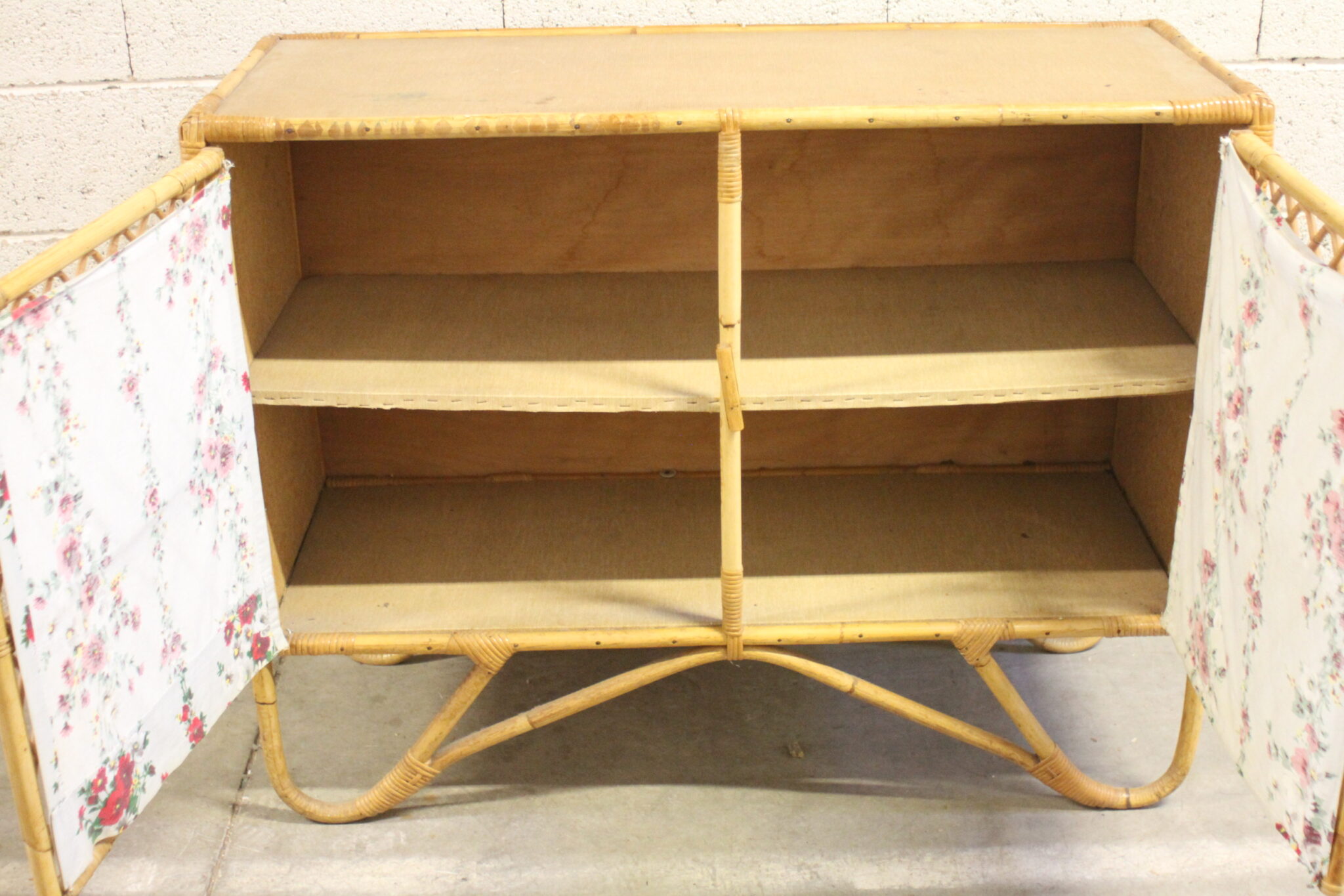 Petit buffet vintage en rotin – Image 4