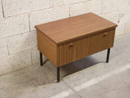 Petit meuble vintage en formica