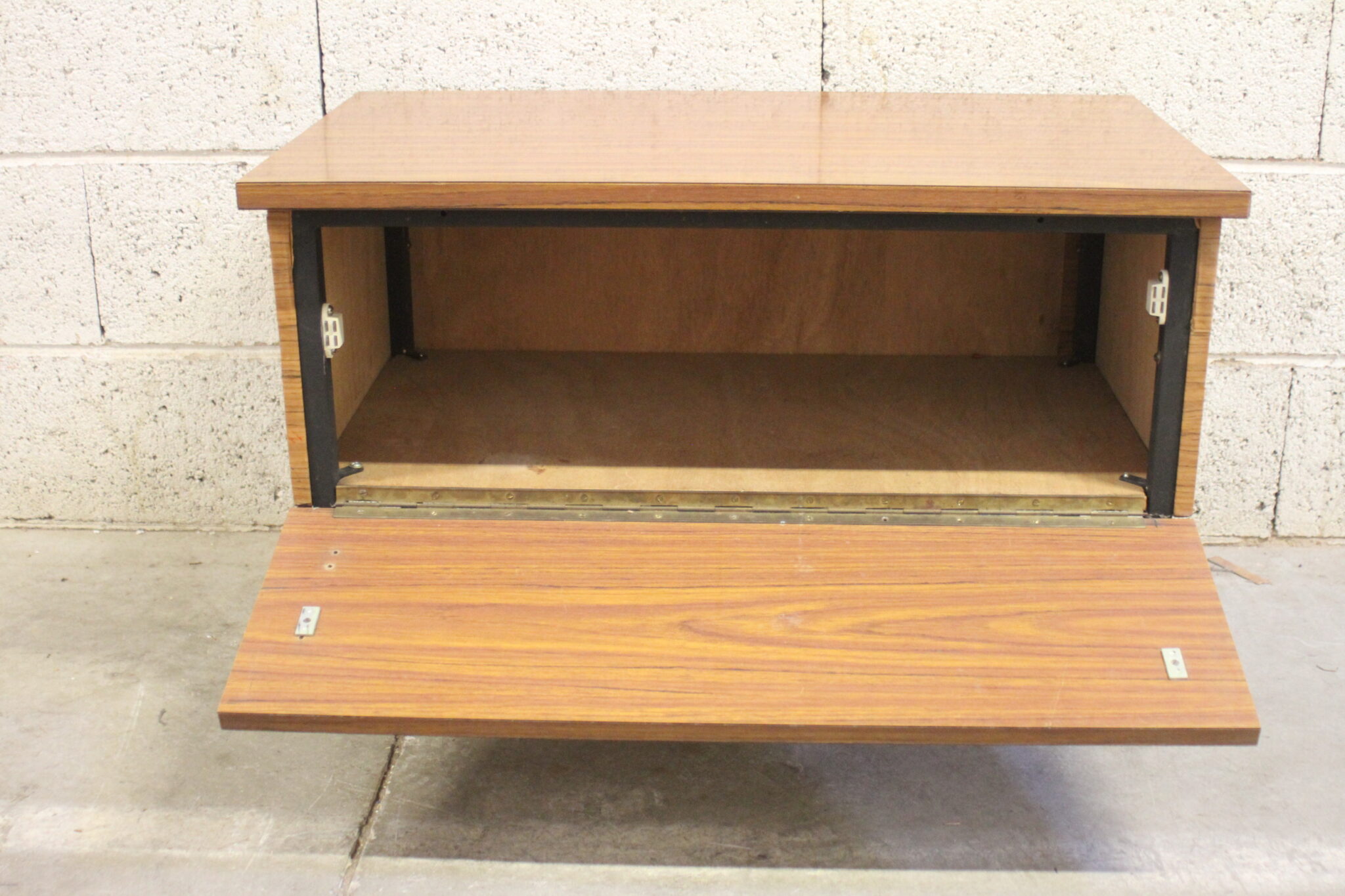 Petit meuble vintage en formica – Image 3