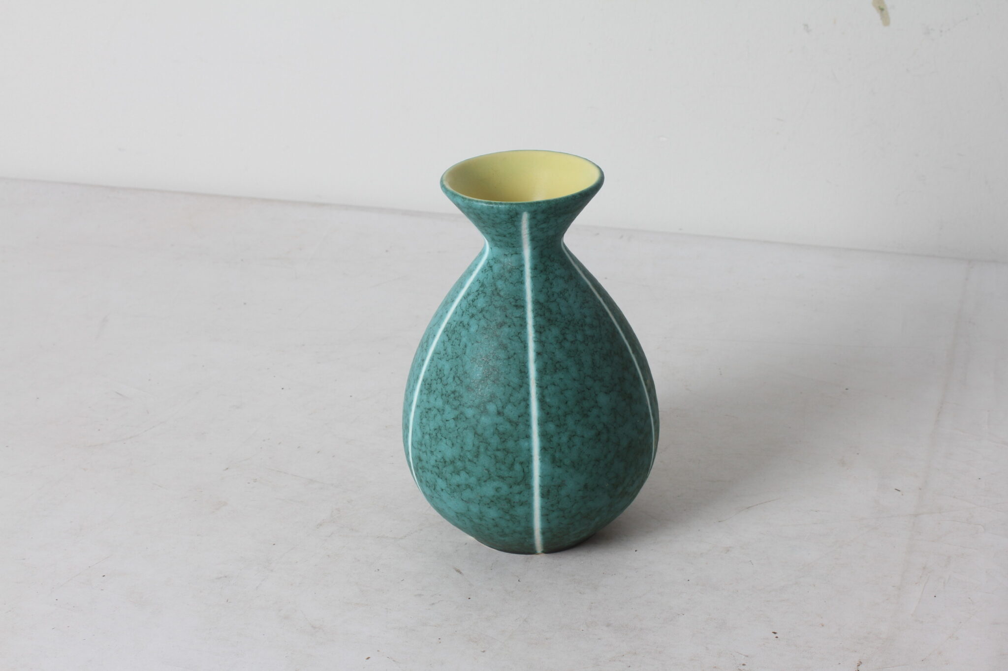 Petit vase décoratif en céramique
