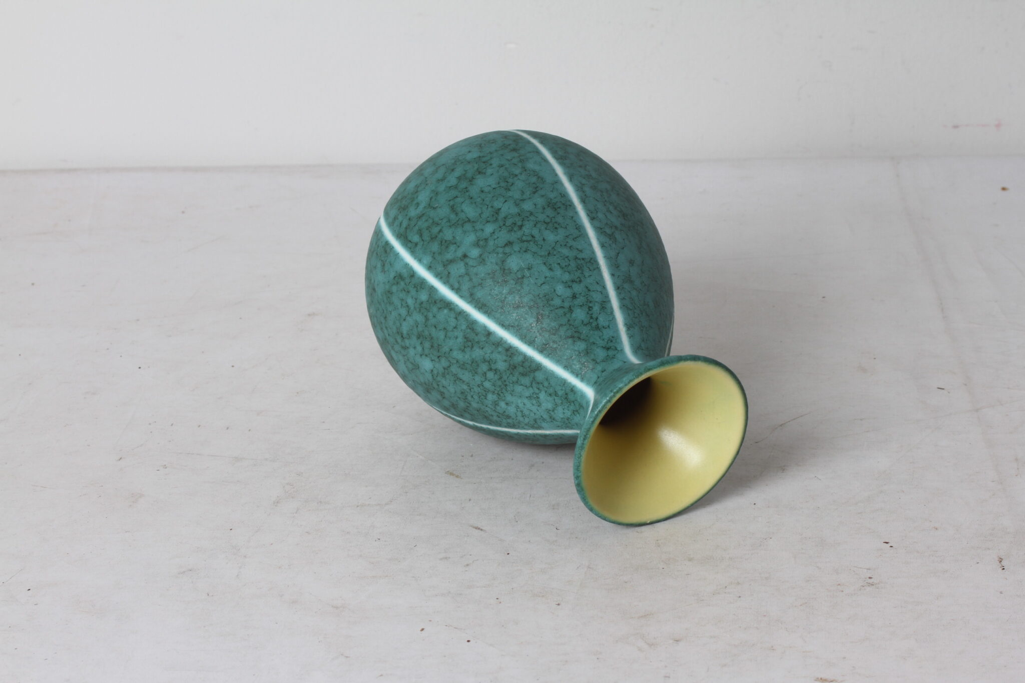 Petit vase décoratif en céramique – Image 3