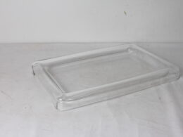 Plat design en verre épais