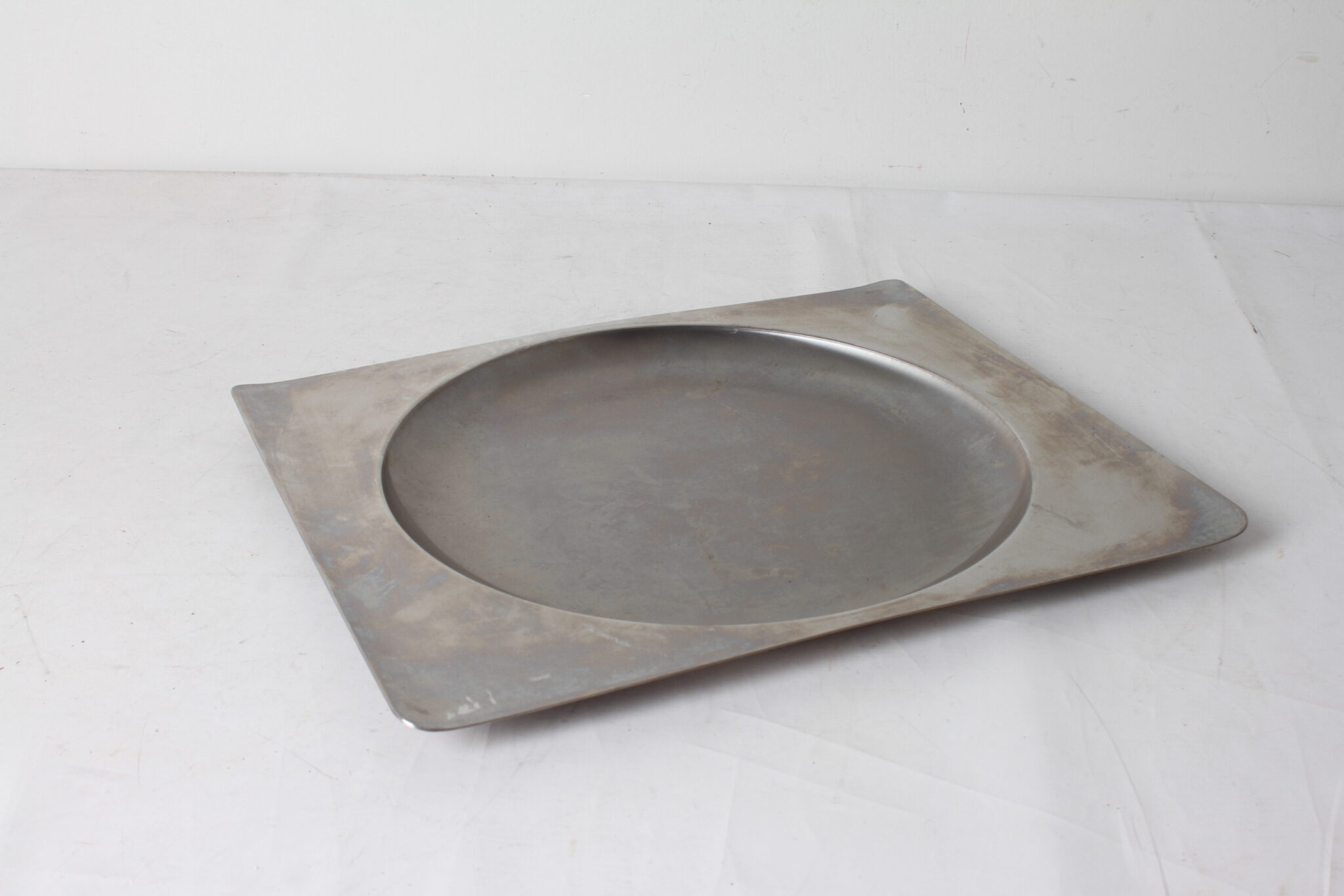 plateau-de-presentation-moderniste-en-inox-guy-degrenne-art-de-la-table-occasion-emmaus-scherwiller-etikette (4)