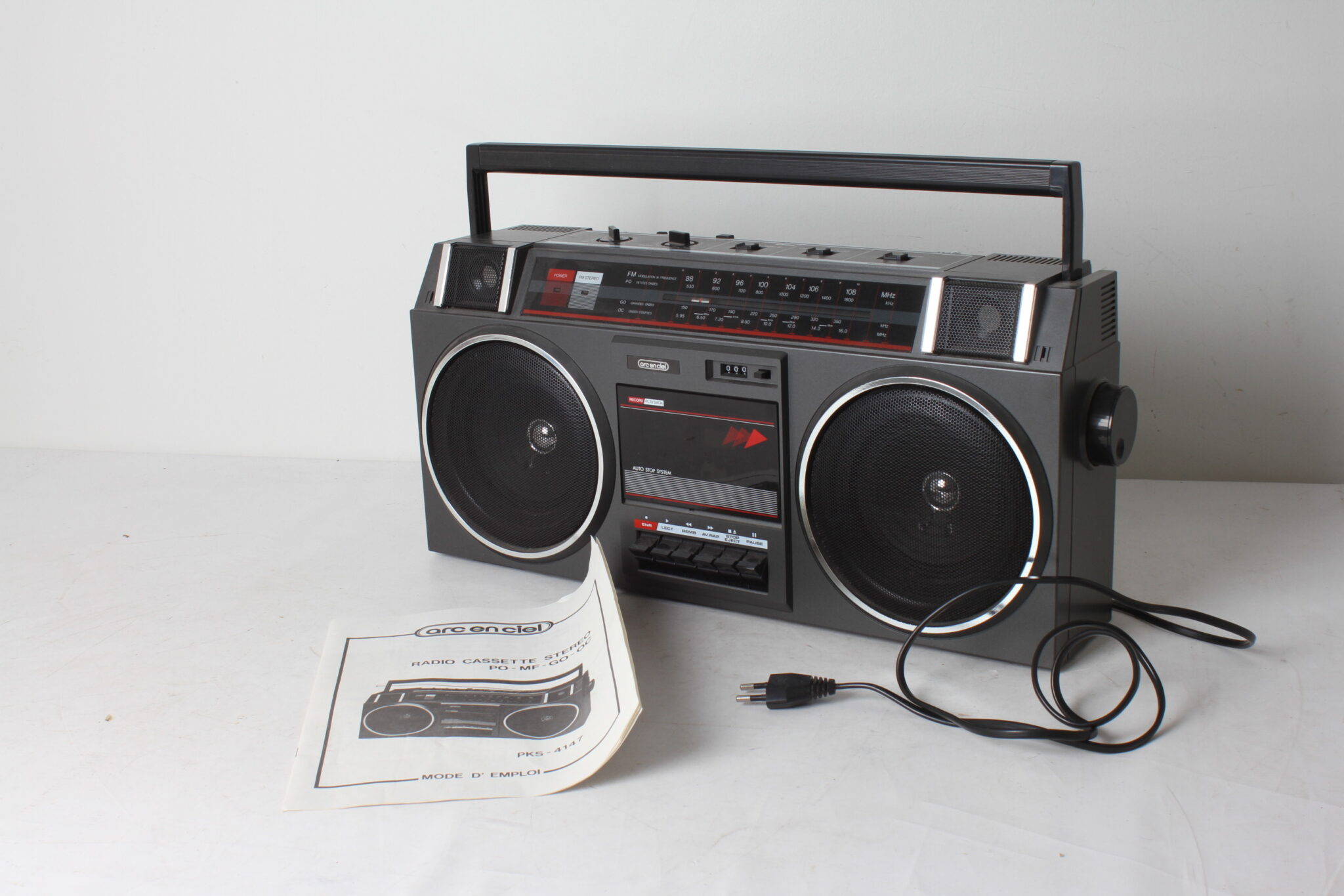 radio-cassette-enregistreur-portable-arc-en-ciel-pks-4147-petit-electromenager-retro-vintage-occasion-brocante-emmaus-scherwiller-etikette (3)