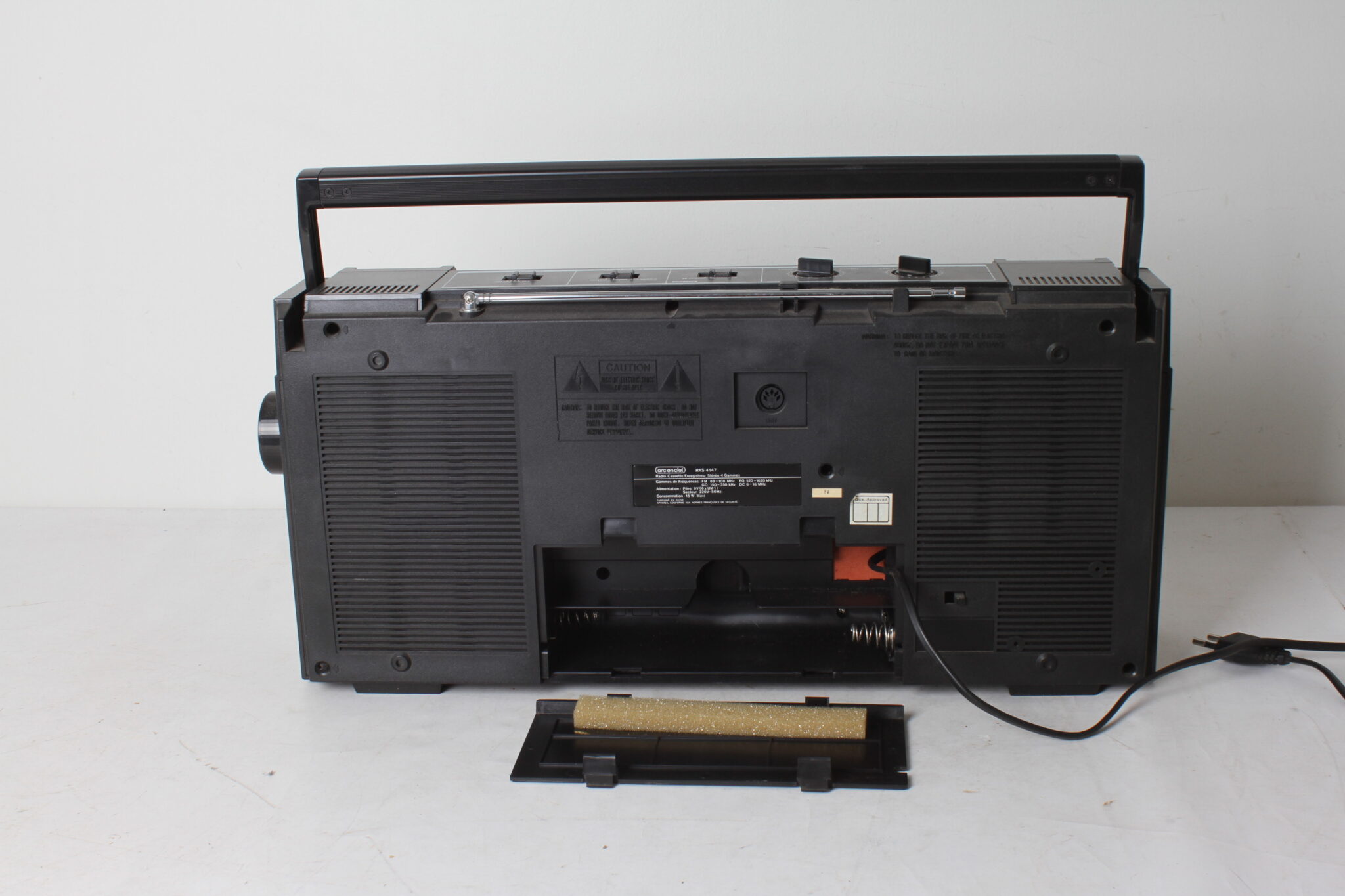 radio-cassette-enregistreur-portable-arc-en-ciel-pks-4147-petit-electromenager-retro-vintage-occasion-brocante-emmaus-scherwiller-etikette (5)