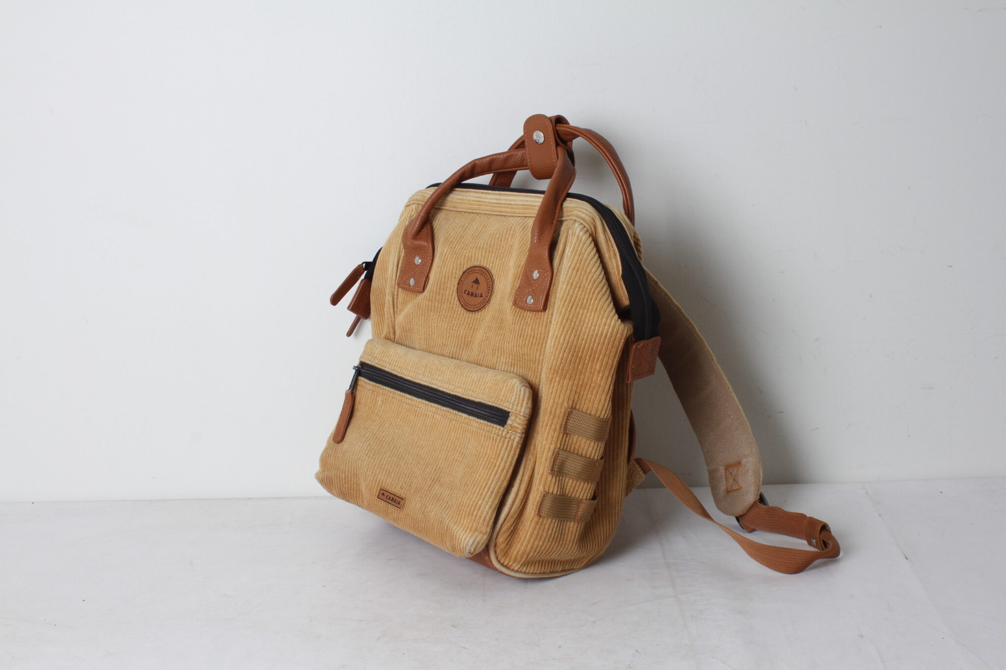 sac-a-dos-cabaia-adventurer-modele-dubai-velours-cotele-mode-friperie-occasion-emmaus-scherwiller-etikette (2)