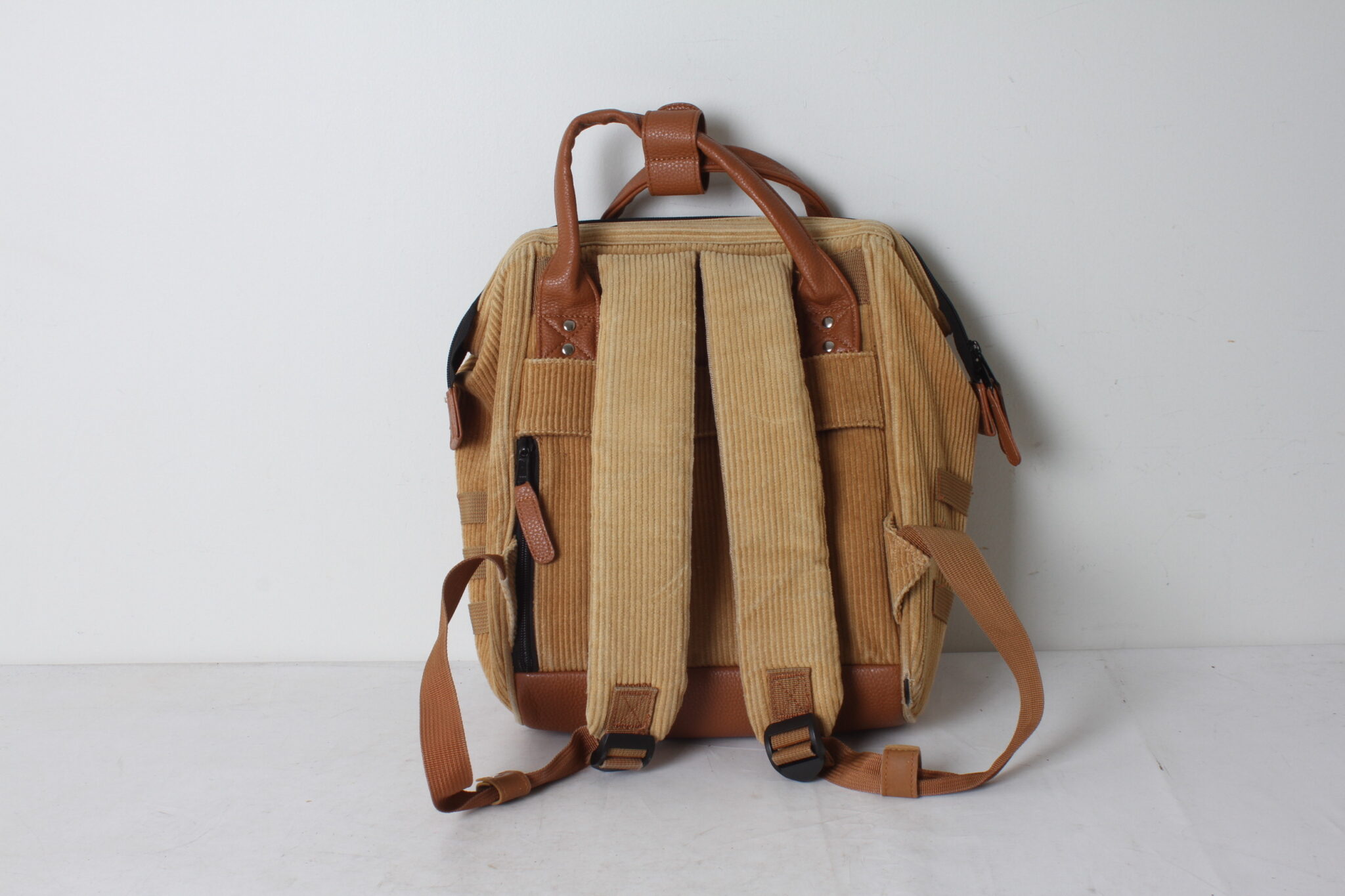 sac-a-dos-cabaia-adventurer-modele-dubai-velours-cotele-mode-friperie-occasion-emmaus-scherwiller-etikette (4)