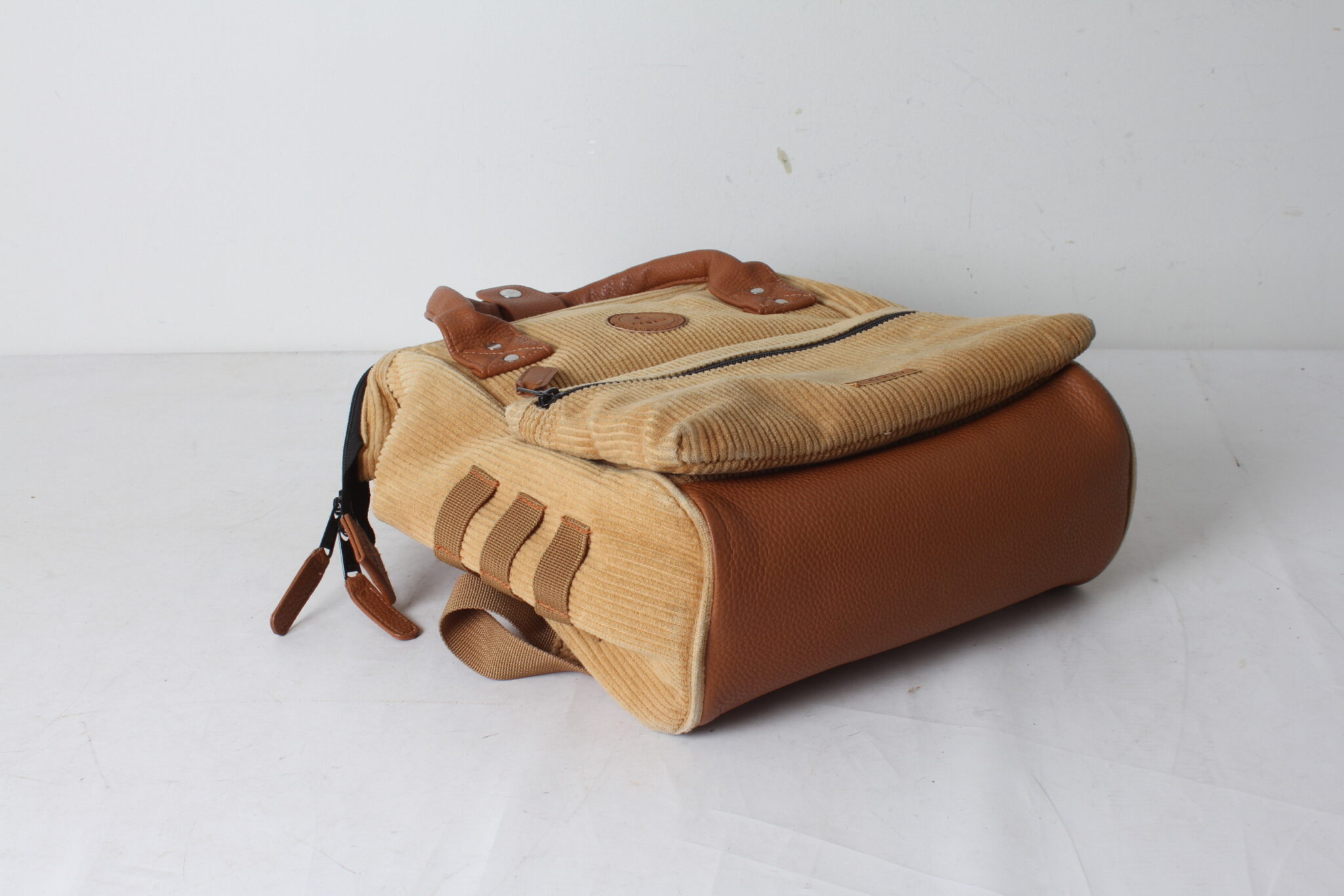 sac-a-dos-cabaia-adventurer-modele-dubai-velours-cotele-mode-friperie-occasion-emmaus-scherwiller-etikette (5)