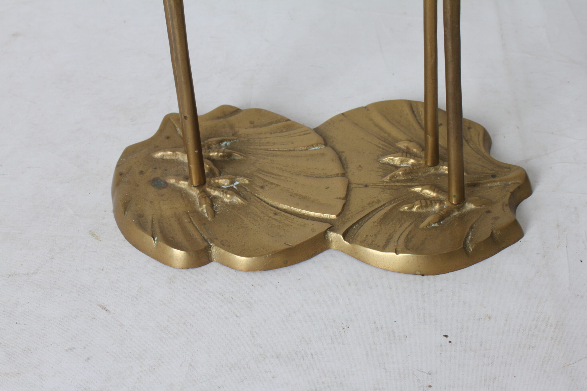 sculpture-decorative-couple-herons-cous-entrelaces-laiton-dore-sur-socle-feuille-objets-deco-brocante-occasion-emmaus-scherwiller-etikette (5)