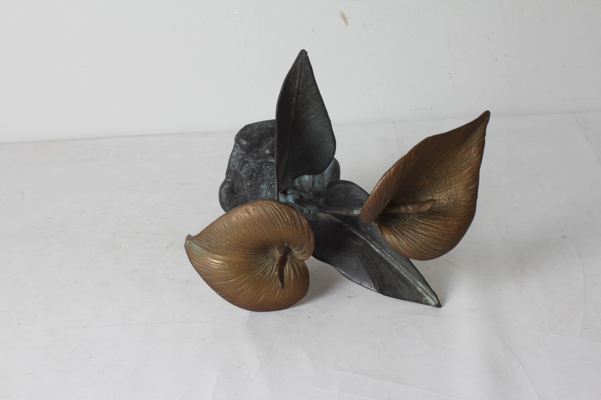sculpture-florale-art-deco-en-bronze-2-arums-bicolore-objets-deco-brocante-occasion-emmaus-scherwiller-etikette (4)