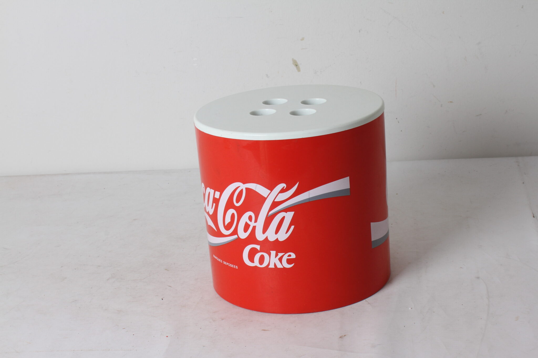 seau-a-glacons-publicitaire-coca-cola-plastique-marques-deposees-art-de-la-table-brocante-occasion-emmaus-scherwiller-etikette (2)