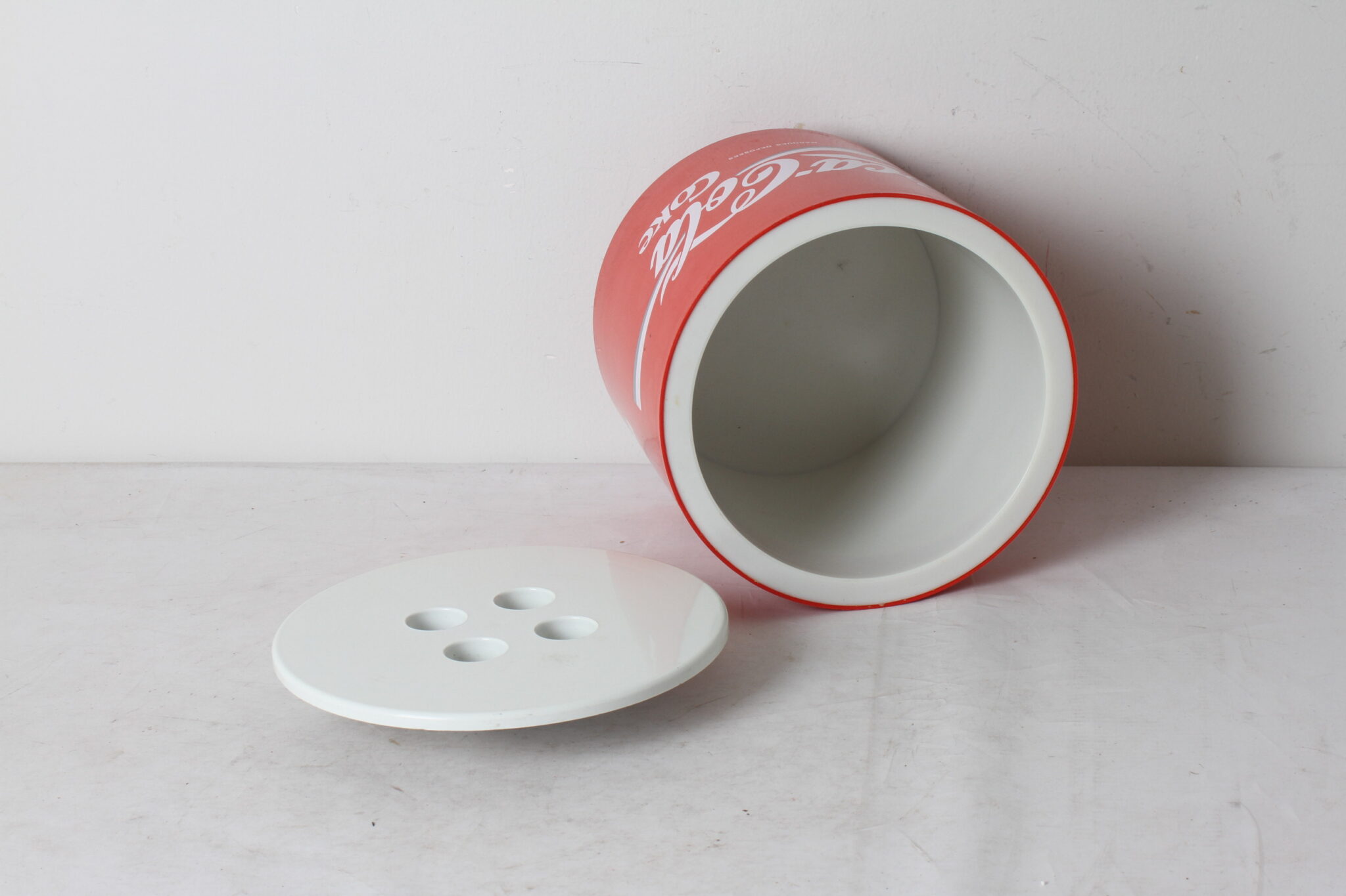seau-a-glacons-publicitaire-coca-cola-plastique-marques-deposees-art-de-la-table-brocante-occasion-emmaus-scherwiller-etikette (4)