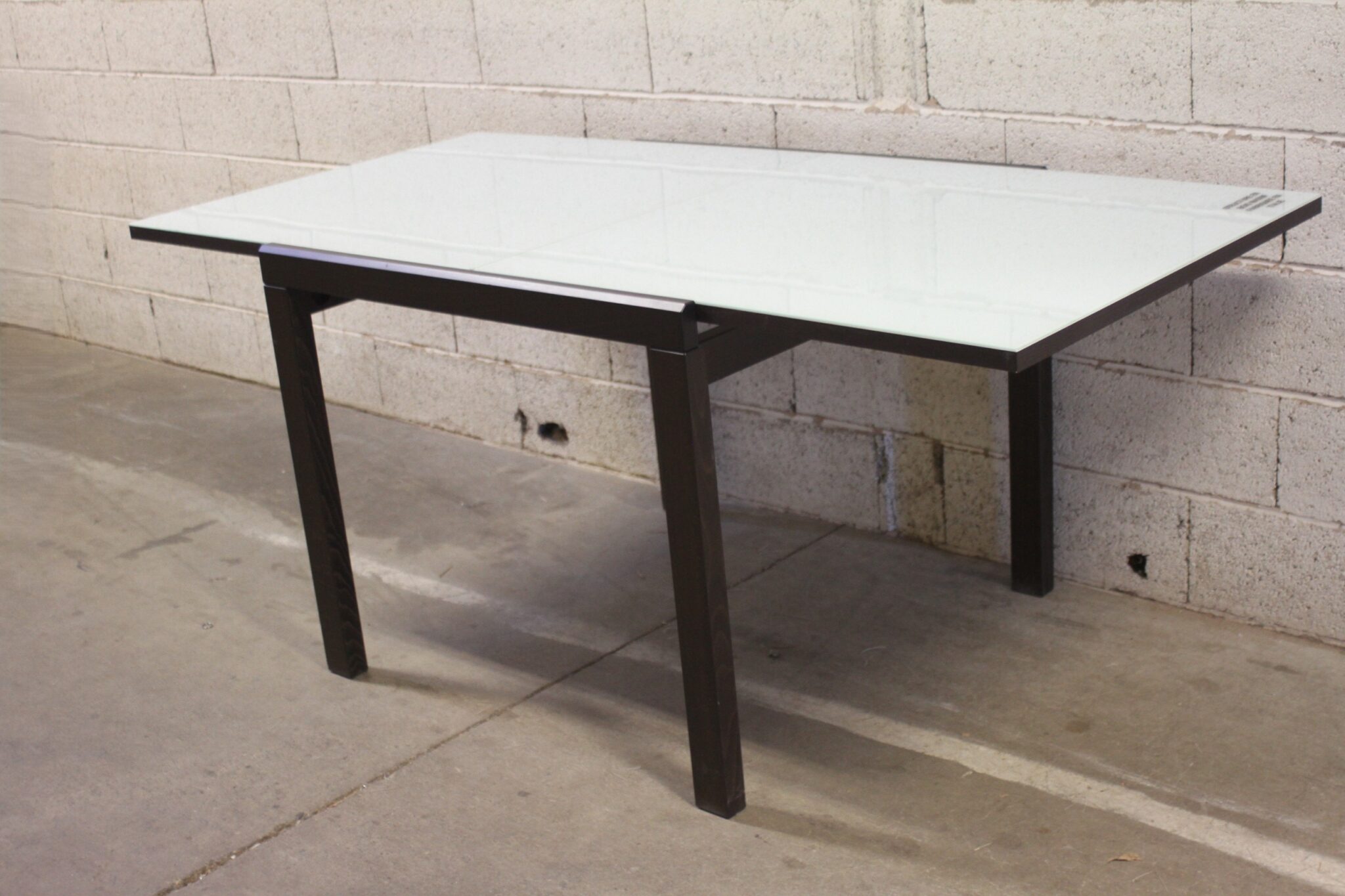 table-a-manger-extensible-a-rallonge-bois-fonce-verre-blanc-mobilier-brocante-occasion-emmaus-scherwiller-etikette (2)