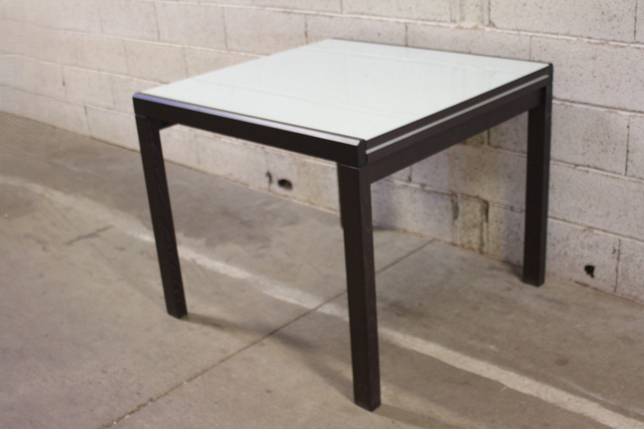 table-a-manger-extensible-a-rallonge-bois-fonce-verre-blanc-mobilier-brocante-occasion-emmaus-scherwiller-etikette (3)