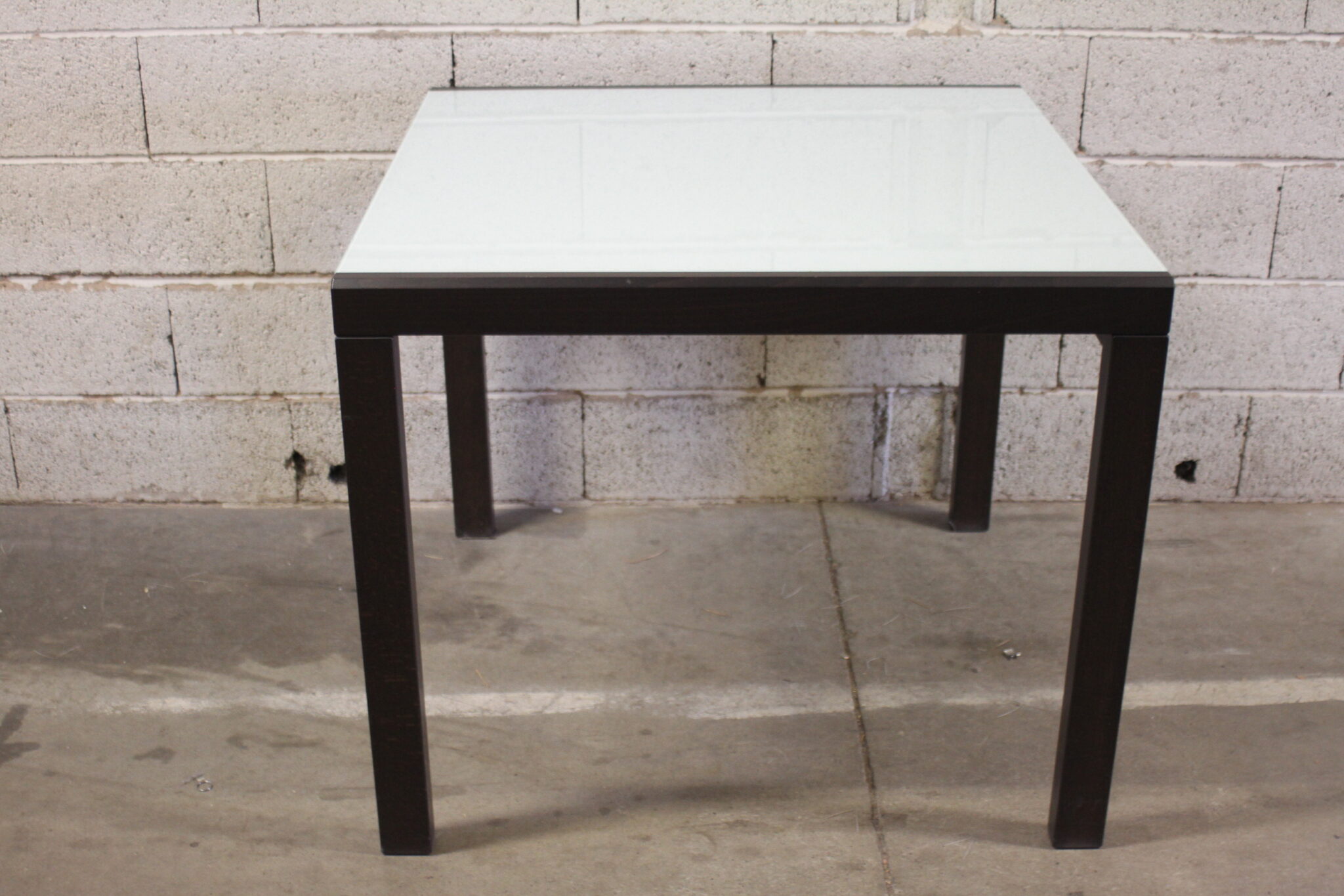 table-a-manger-extensible-a-rallonge-bois-fonce-verre-blanc-mobilier-brocante-occasion-emmaus-scherwiller-etikette (4)