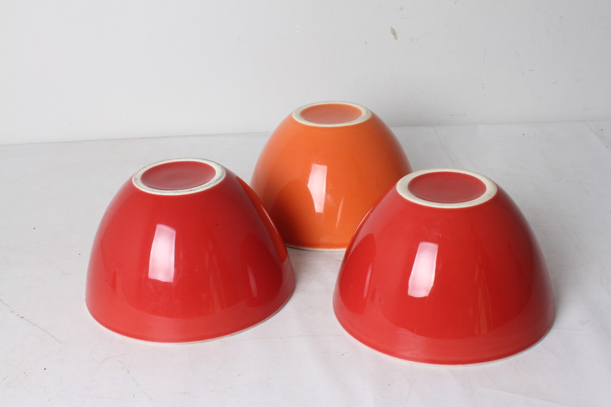 trio-de-saladiers-en-cermaique-rouge-orange-decor-interieur-art-de-la-table-occasion-emmaus-scherwiller-etikette (1)