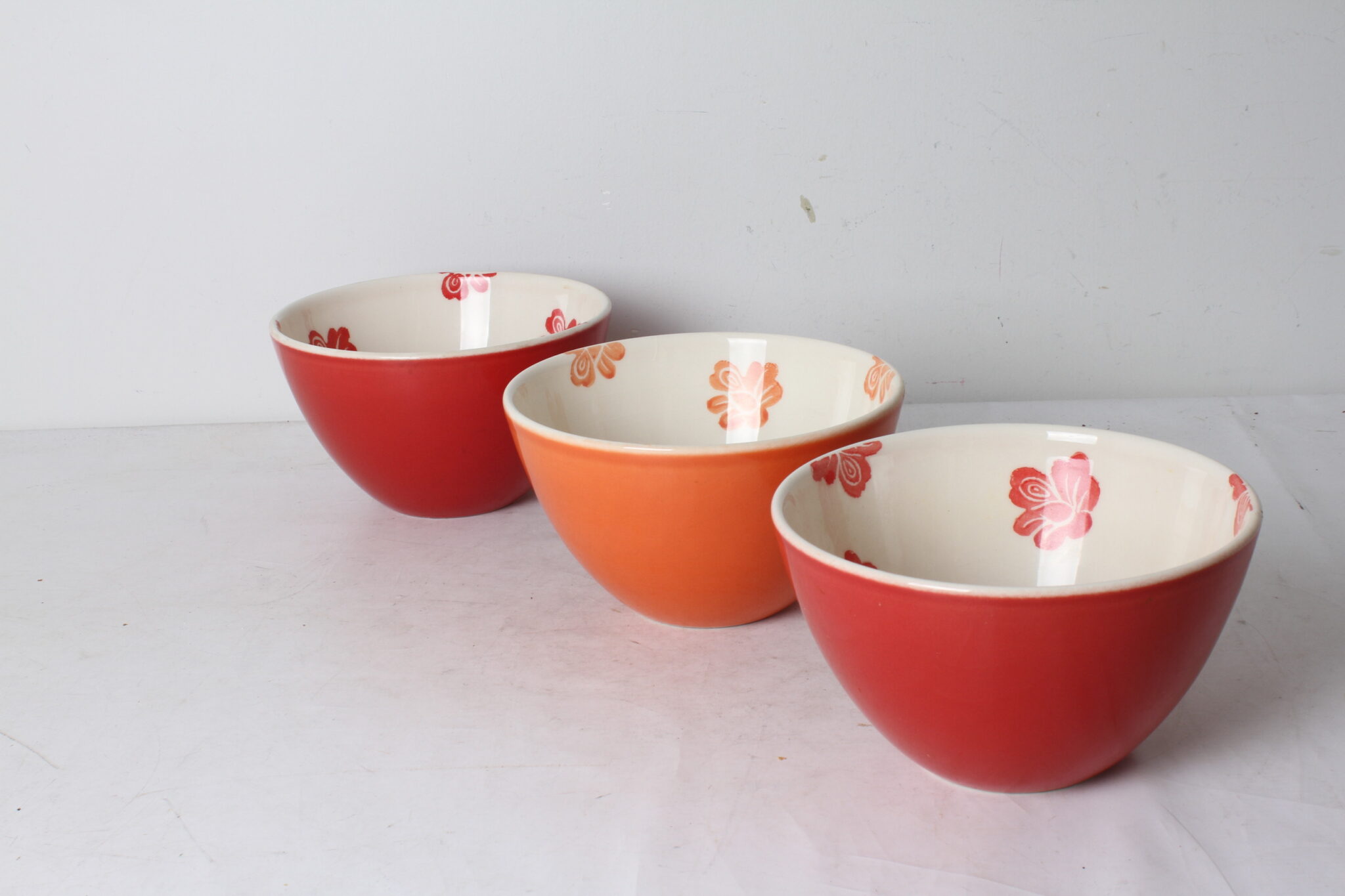 trio-de-saladiers-en-cermaique-rouge-orange-decor-interieur-art-de-la-table-occasion-emmaus-scherwiller-etikette (2)